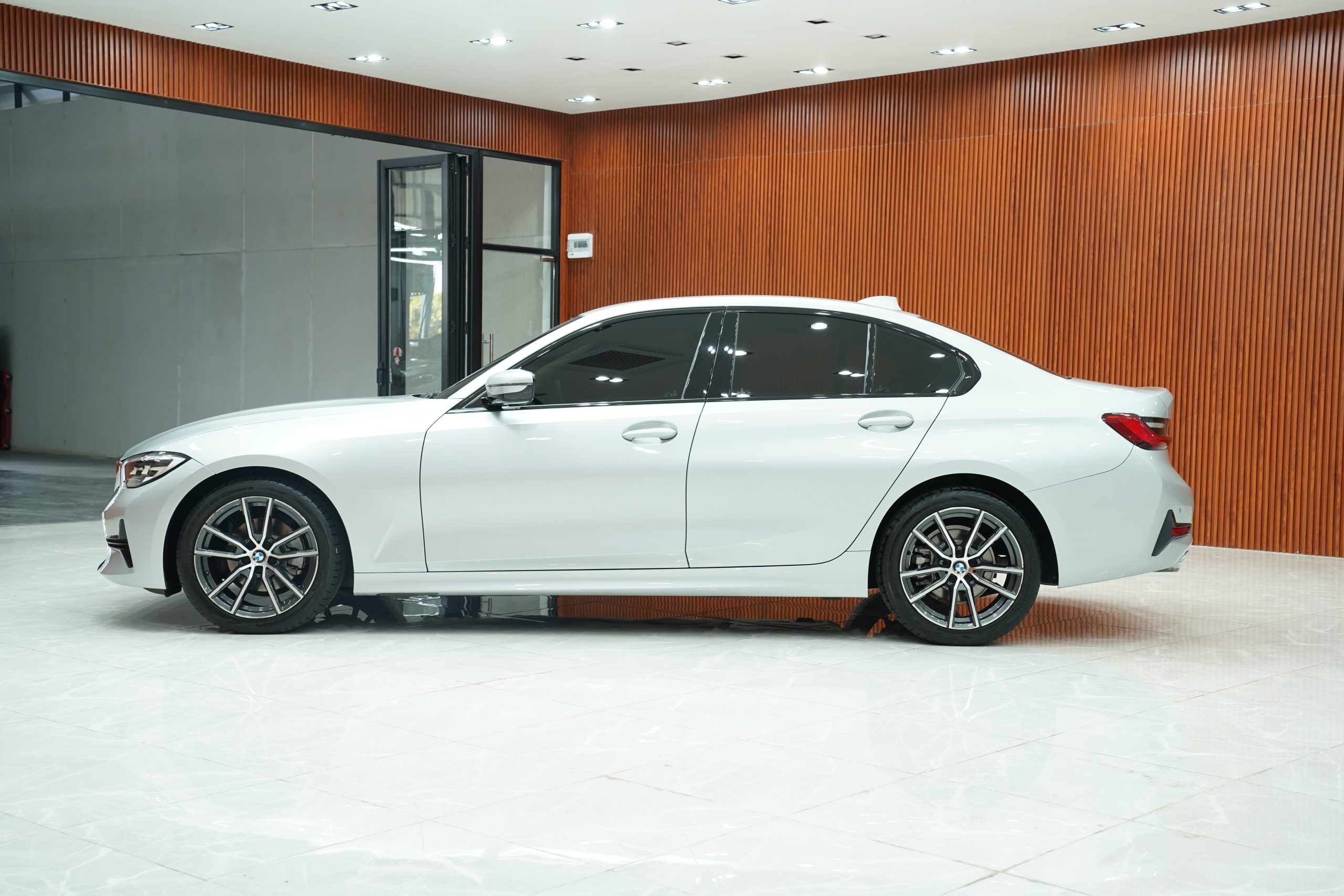 2020 BMW 320d 2.0 G20 (ปี 19-26) Sport Sedan - Image 5