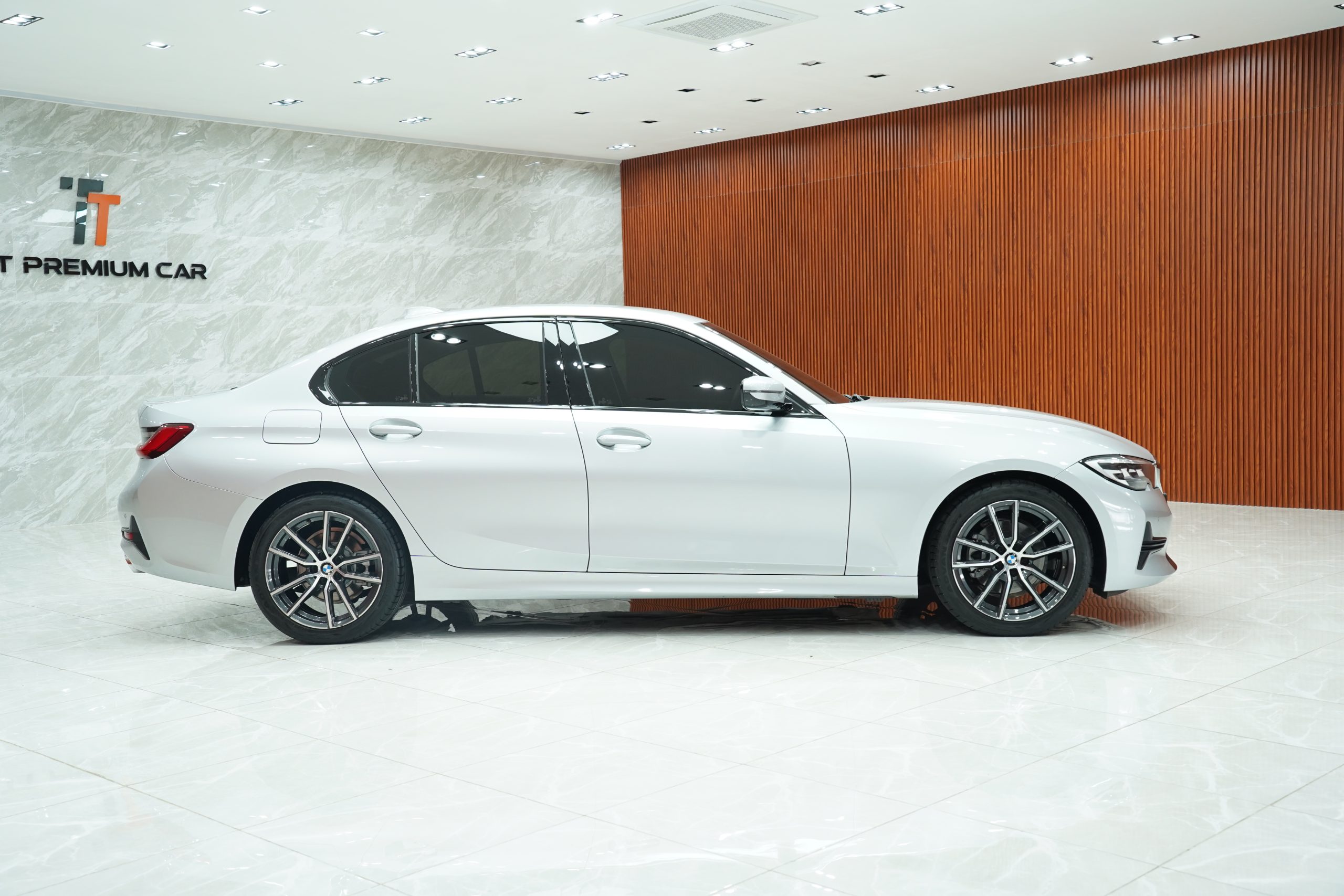 2020 BMW 320d 2.0 G20 (ปี 19-26) Sport Sedan - Image 9