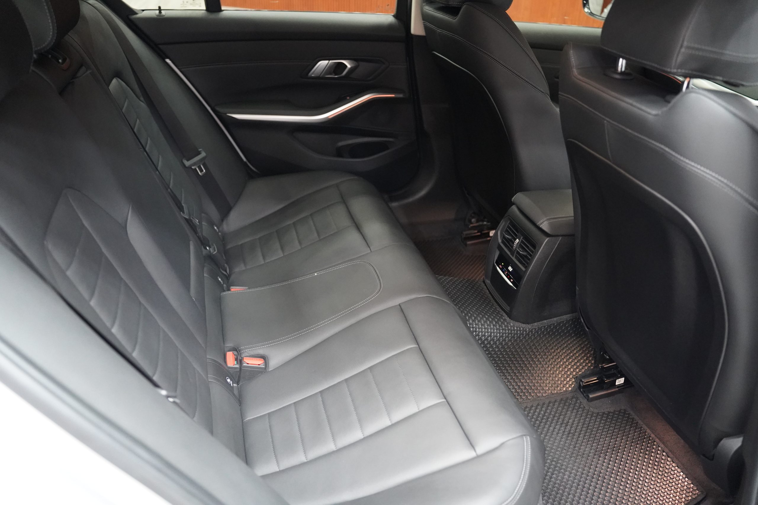 2020 BMW 320d 2.0 G20 (ปี 19-26) Sport Sedan - Image 15