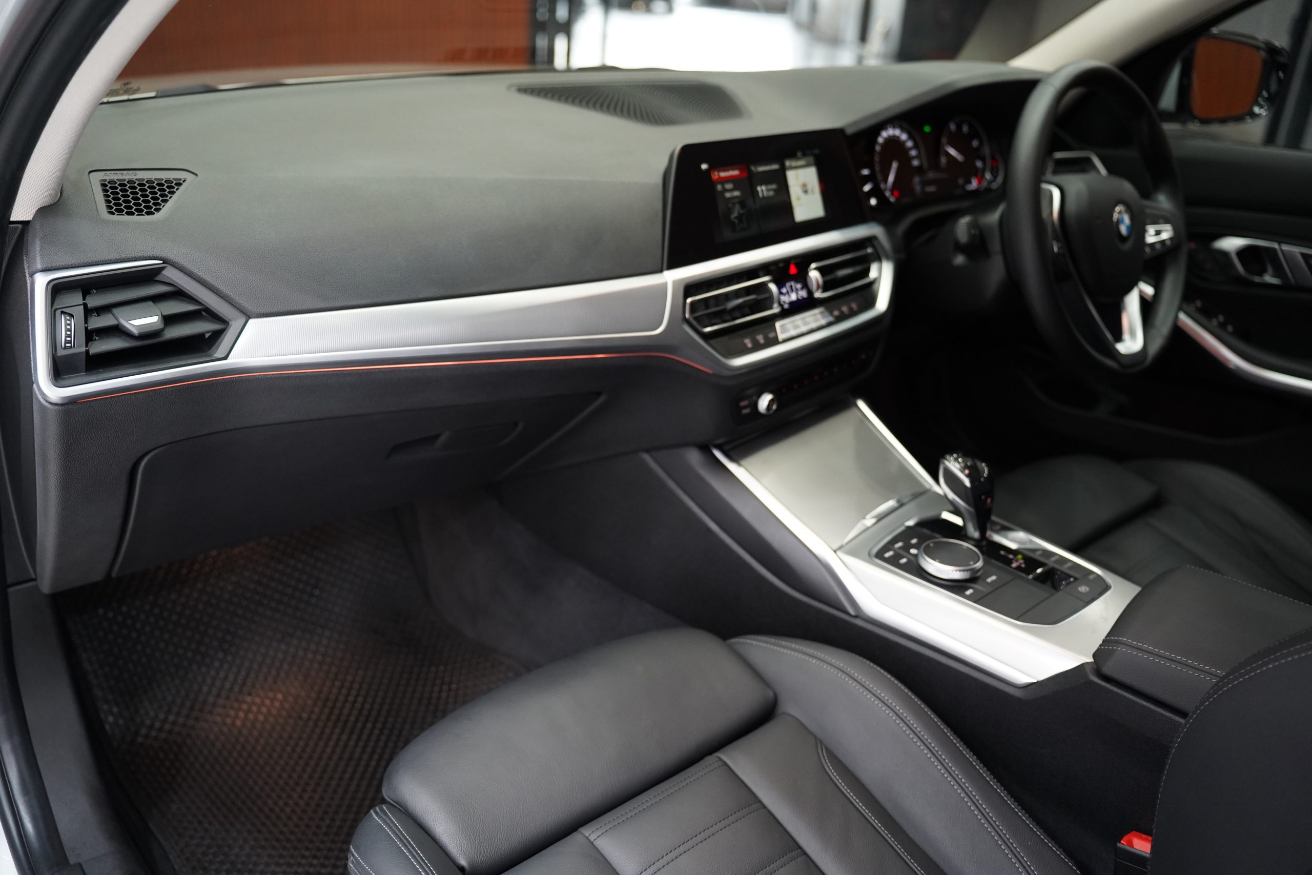 2020 BMW 320d 2.0 G20 (ปี 19-26) Sport Sedan - Image 17