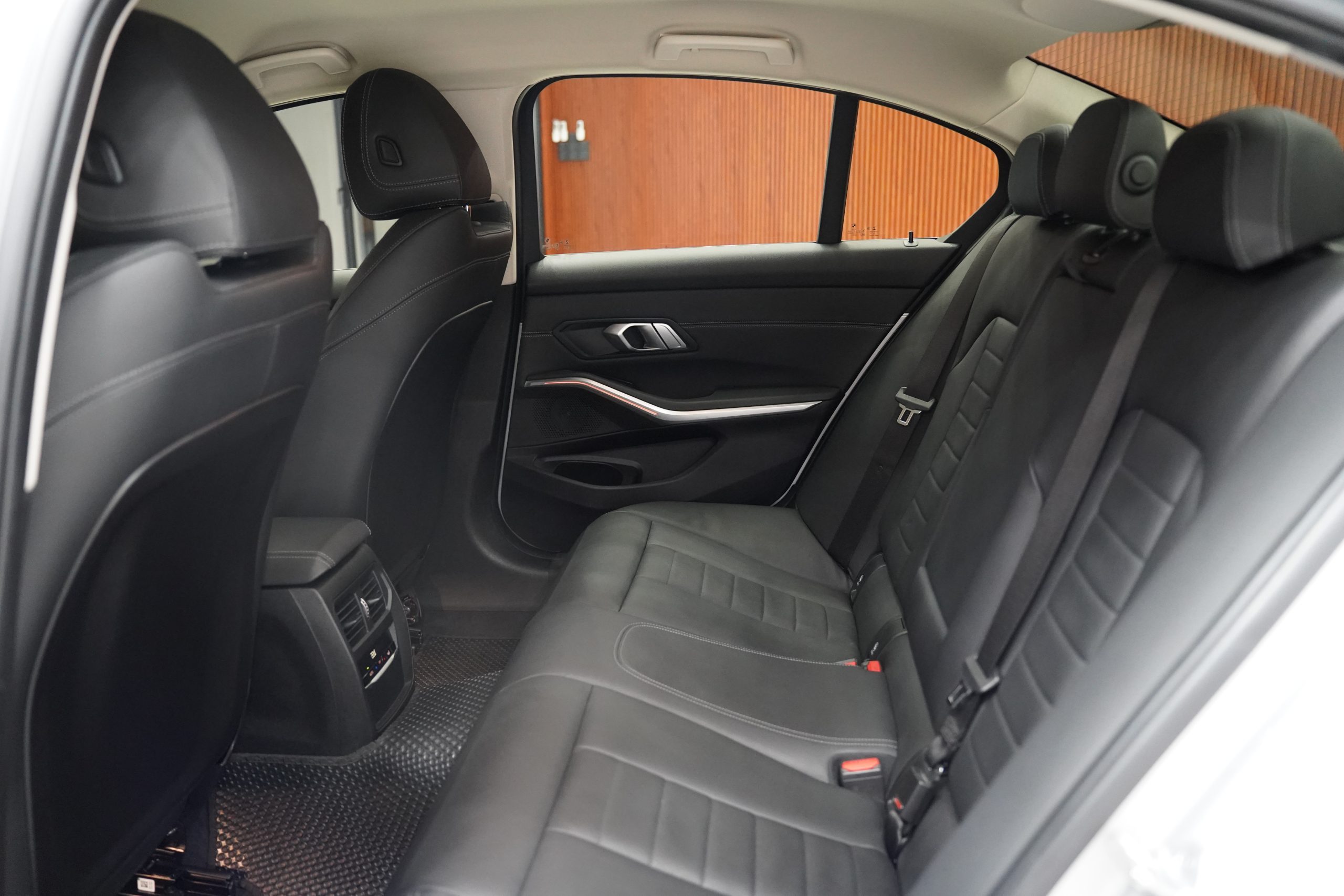 2020 BMW 320d 2.0 G20 (ปี 19-26) Sport Sedan - Image 18