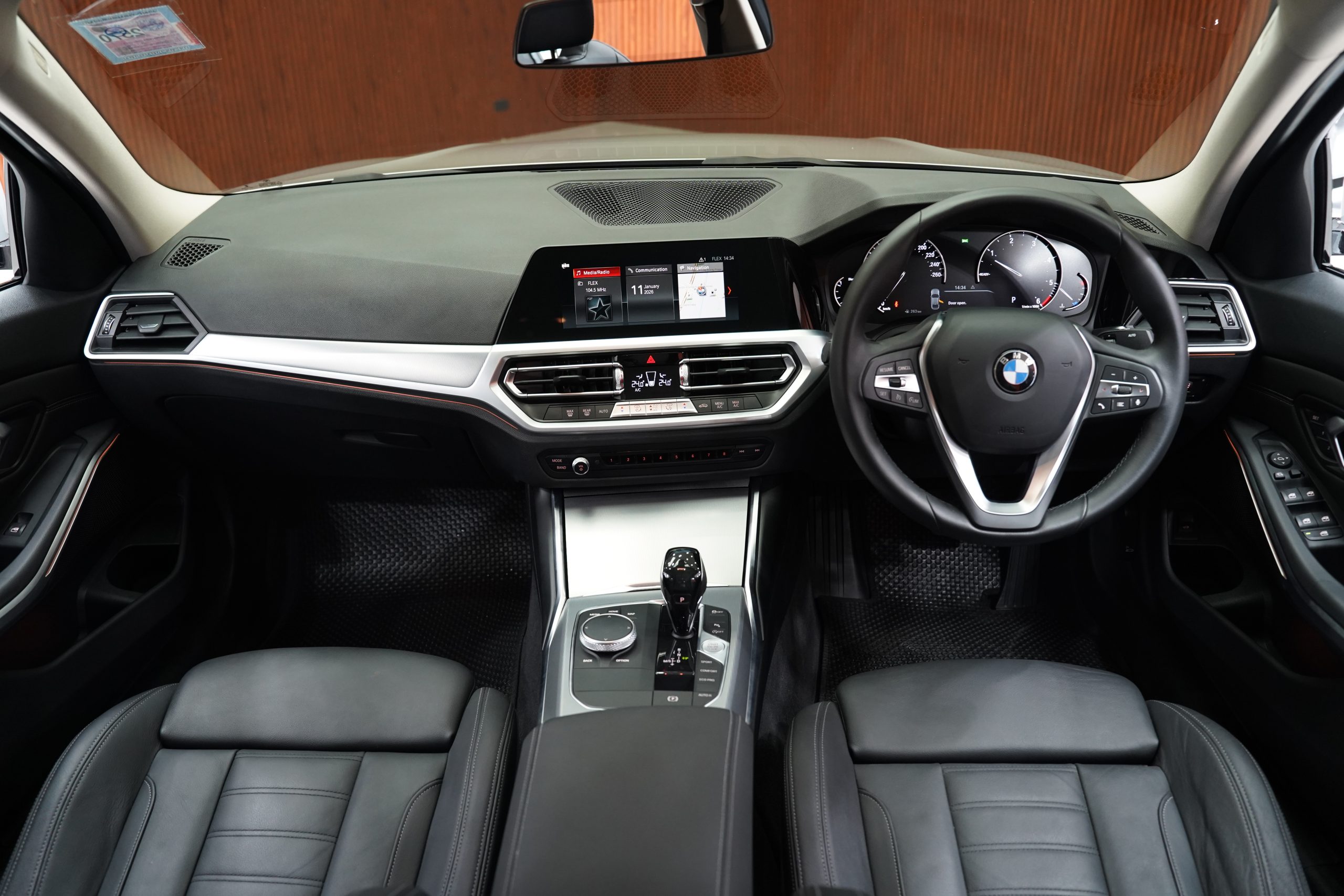 2020 BMW 320d 2.0 G20 (ปี 19-26) Sport Sedan - Image 19