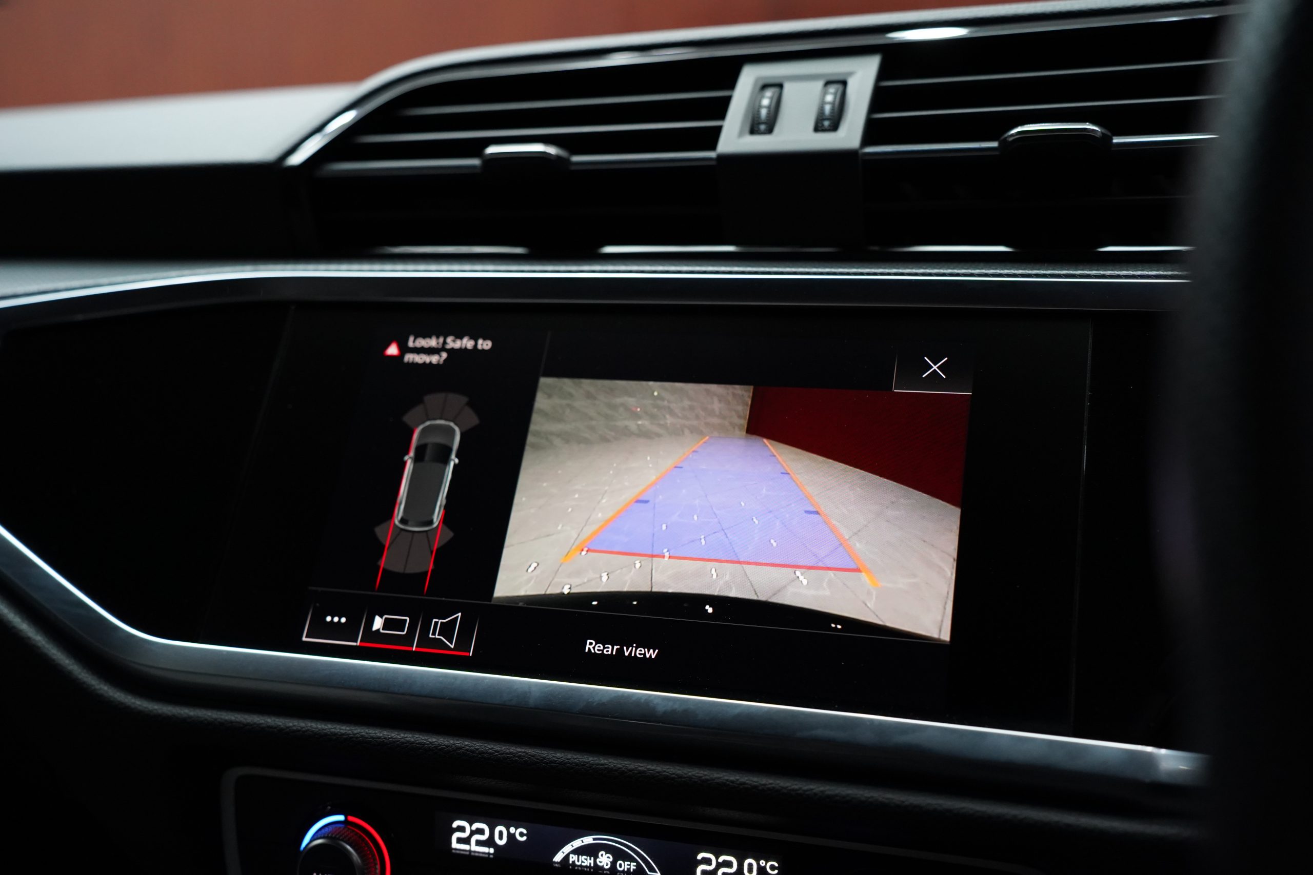 2022 Audi Q3 1.4 (ปี 19-25) 35 TFSI S line SUV - Image 17