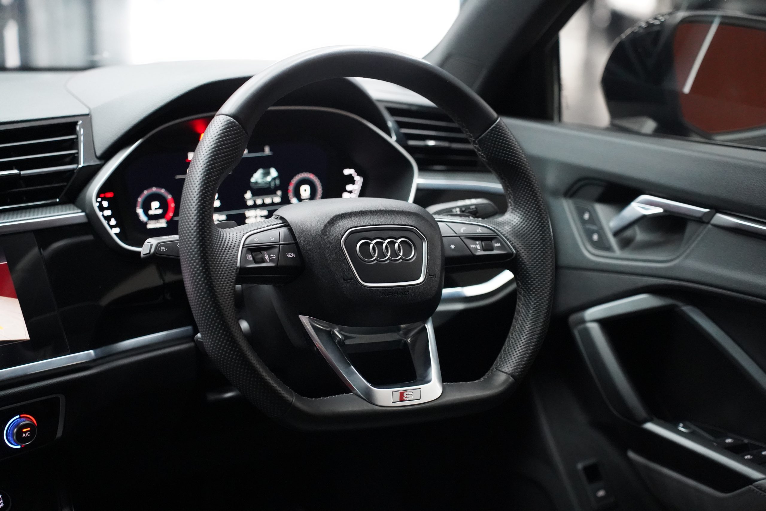 2022 Audi Q3 1.4 (ปี 19-25) 35 TFSI S line SUV - Image 16