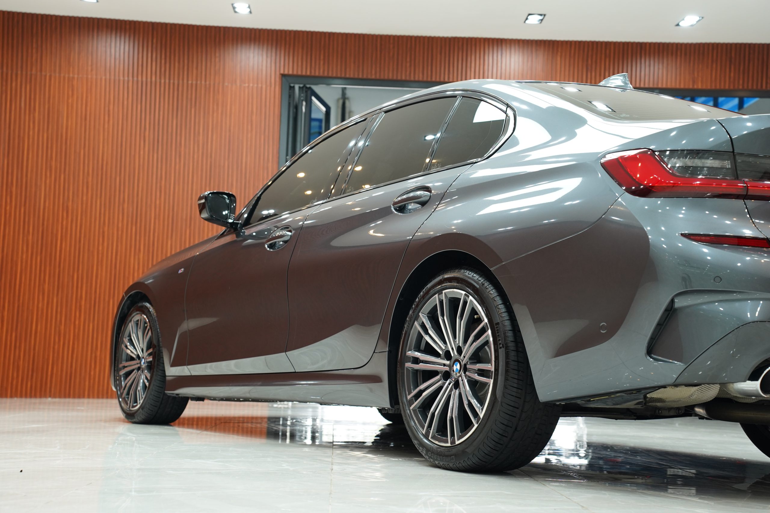 2021 BMW 320d 2.0 G20 (ปี 19-26) M Sport Sedan - Image 9