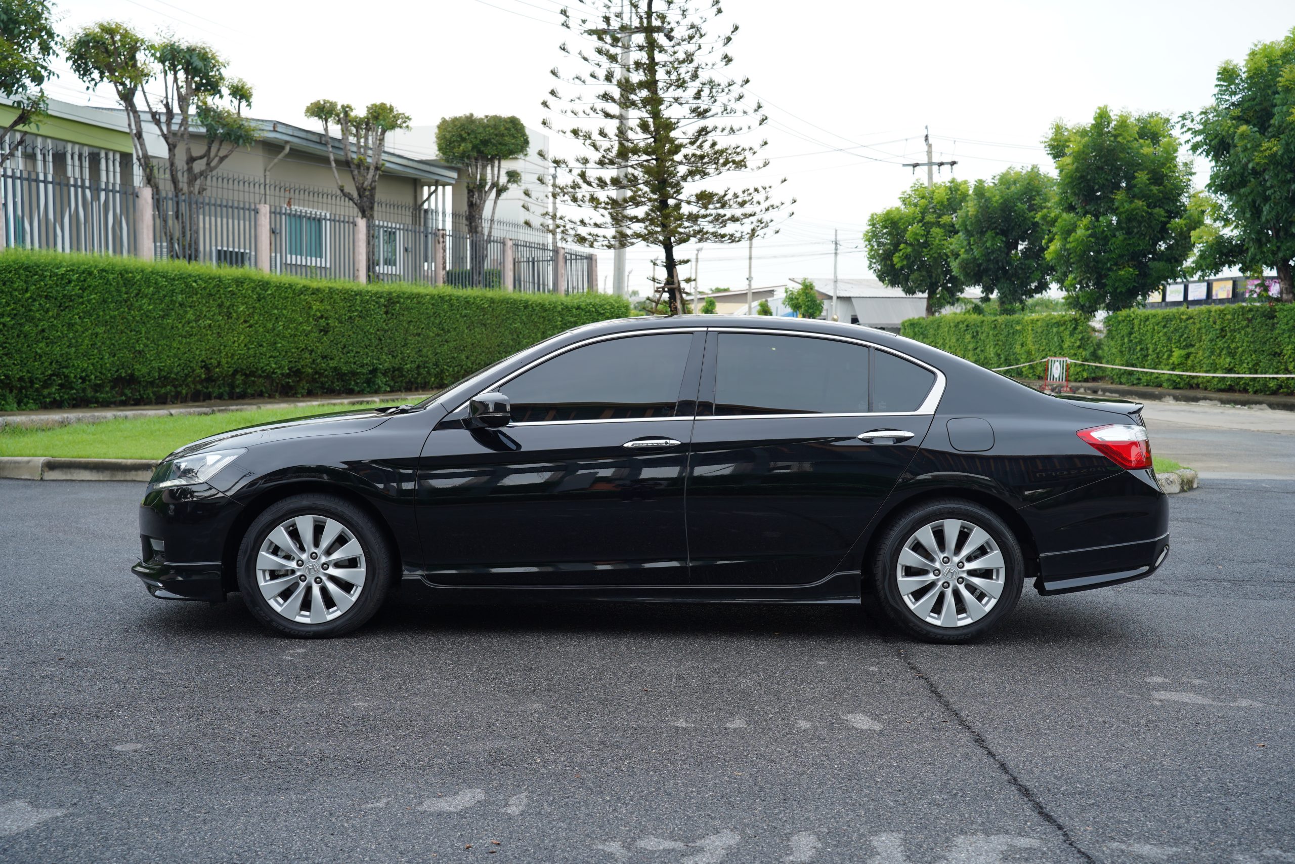 2013 Honda ACCORD 2.0 EL Sedan - Image 4