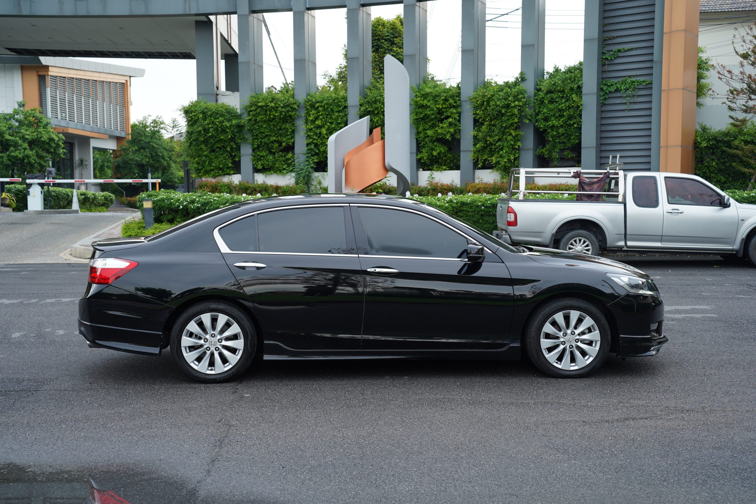 2013 Honda ACCORD 2.0 EL Sedan - Image 8
