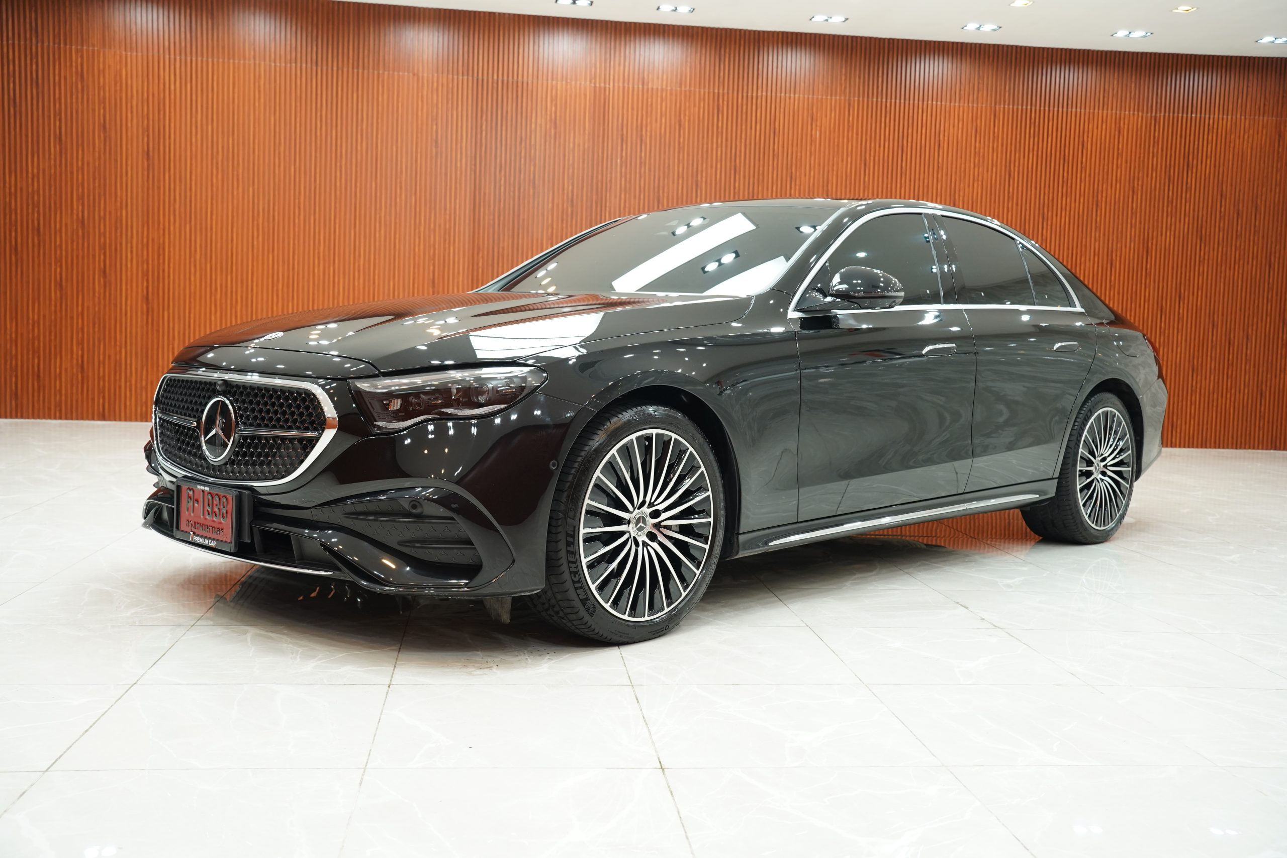 2025 Mercedes-Benz E350 2.0 W214 (ปี 24-31) e AMG Dynamic Sedan - Image 4