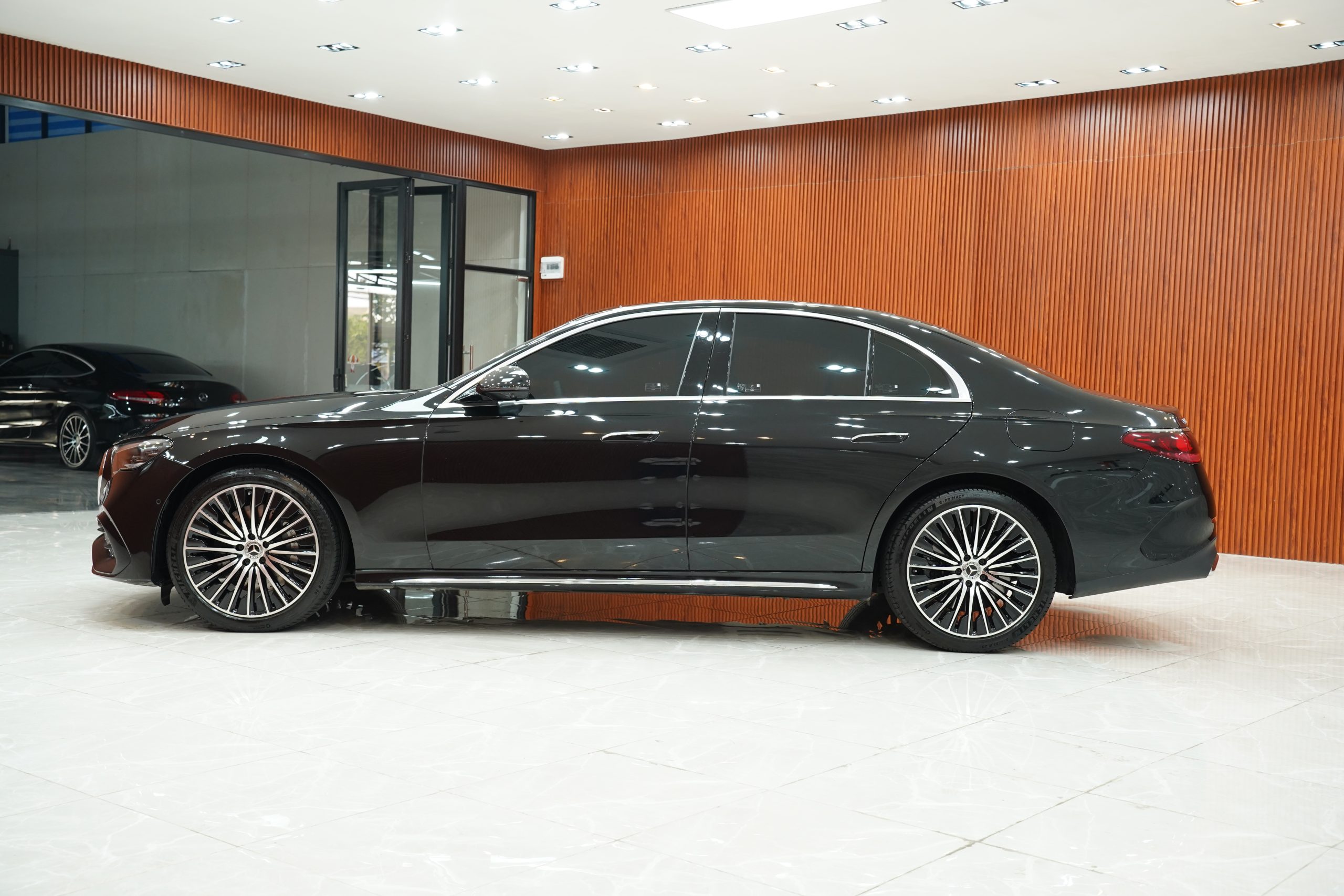 2025 Mercedes-Benz E350 2.0 W214 (ปี 24-31) e AMG Dynamic Sedan - Image 5