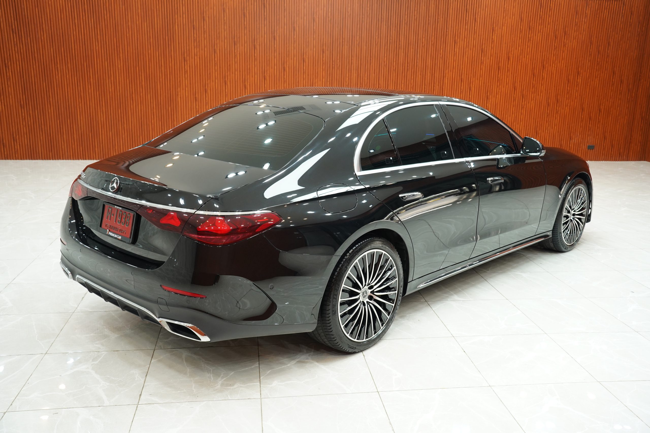 2025 Mercedes-Benz E350 2.0 W214 (ปี 24-31) e AMG Dynamic Sedan - Image 8