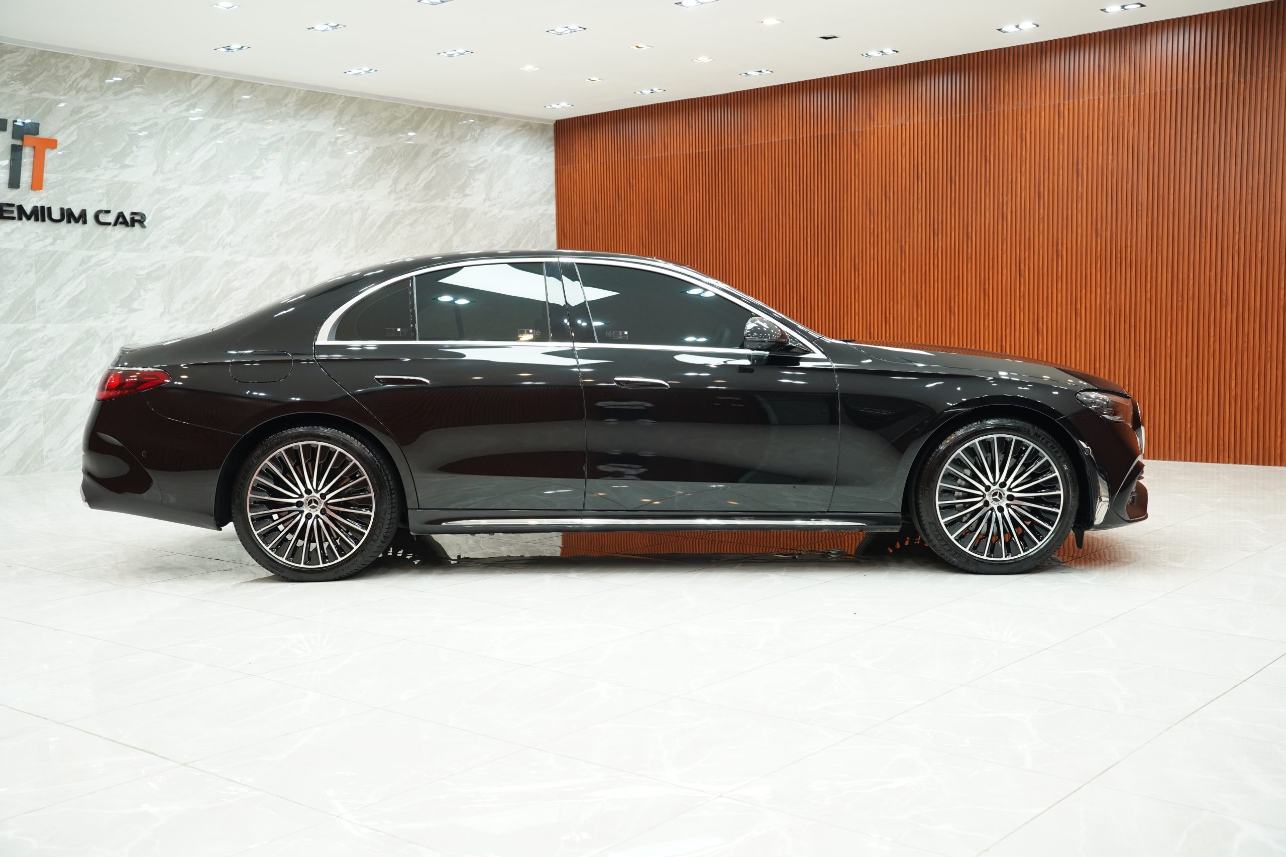 2025 Mercedes-Benz E350 2.0 W214 (ปี 24-31) e AMG Dynamic Sedan - Image 9