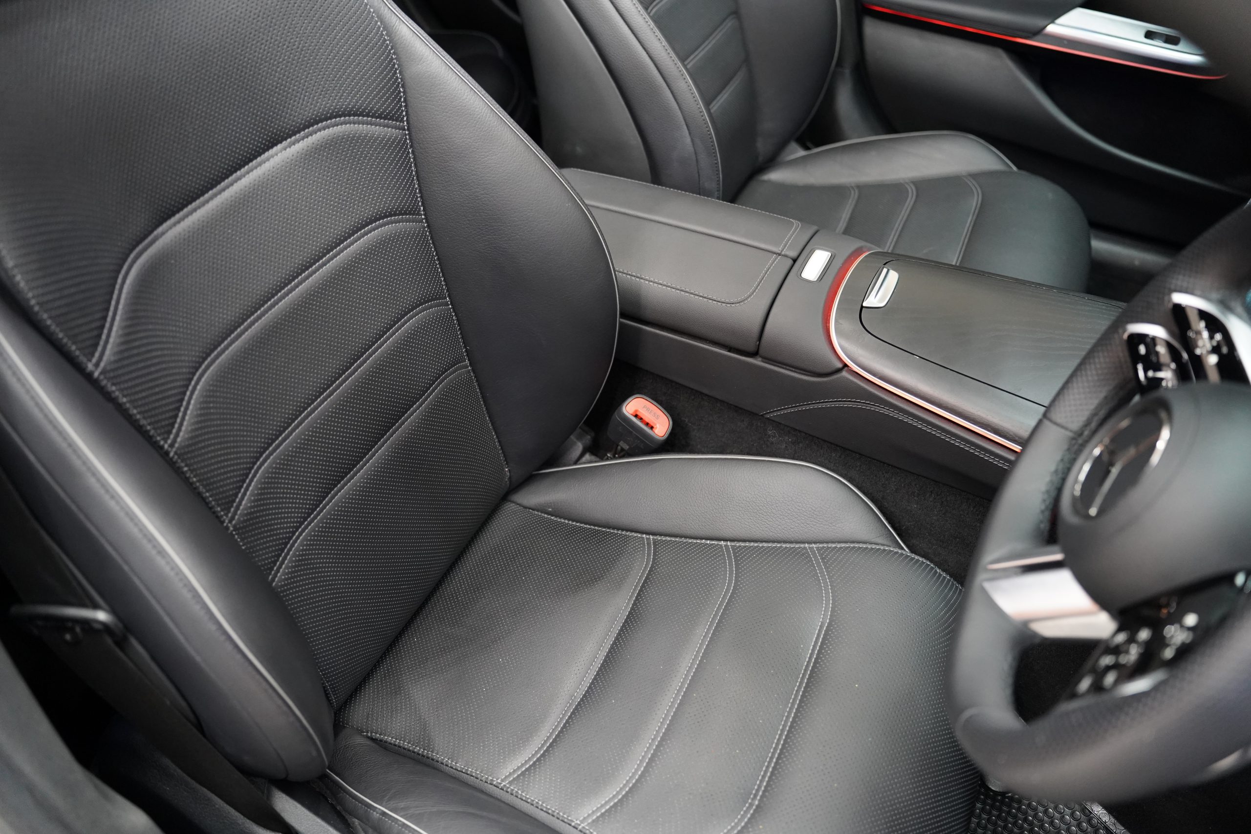 2025 Mercedes-Benz E350 2.0 W214 (ปี 24-31) e AMG Dynamic Sedan - Image 12