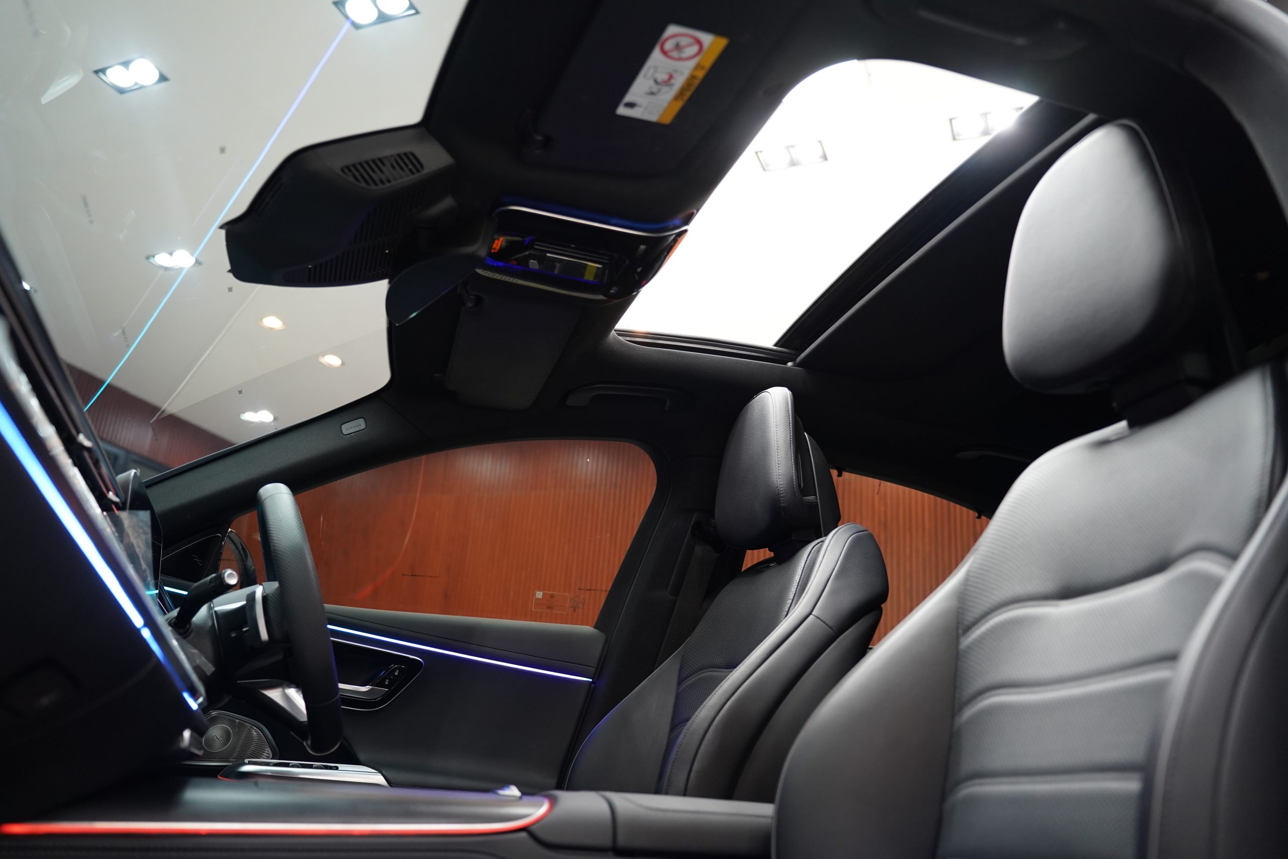 2025 Mercedes-Benz E350 2.0 W214 (ปี 24-31) e AMG Dynamic Sedan - Image 14