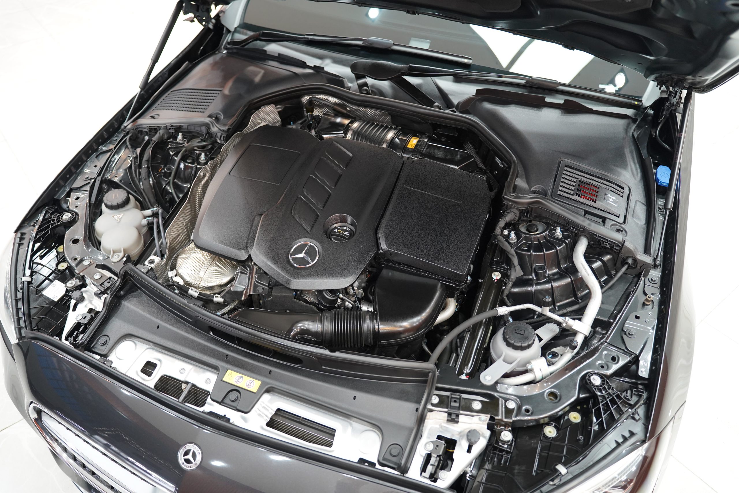 2023 Mercedes-Benz C220 2.0 W206 (ปี 22-30) d Avantgarde Sedan - Image 13