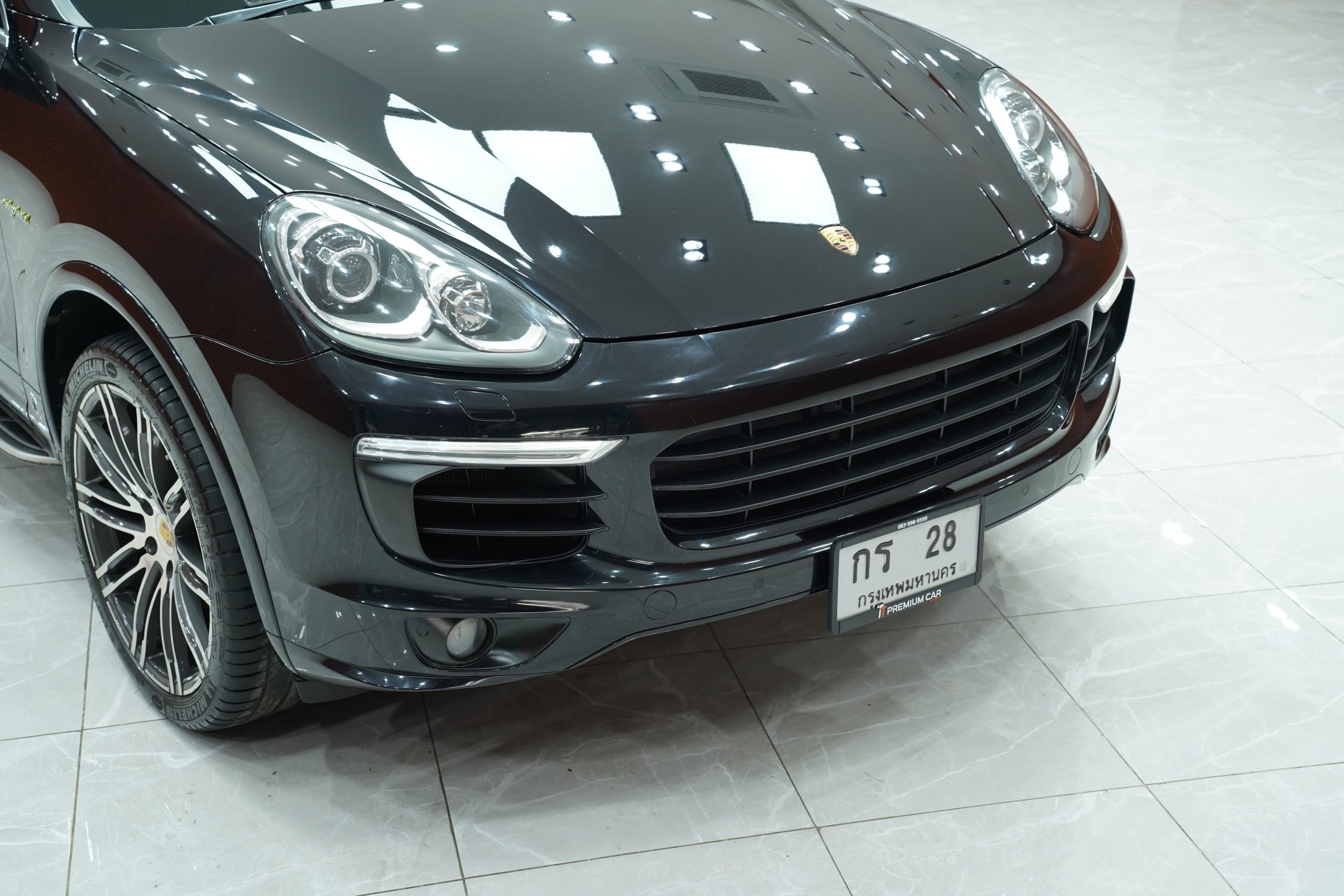 2017Porsche Cayenne S E-Hybrid (Plug-in Hybrid | 4WD) - Image 3