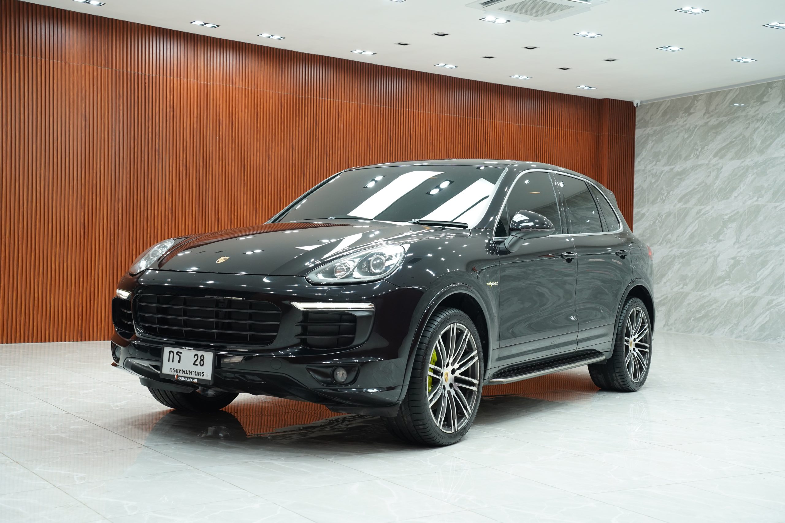 2017Porsche Cayenne S E-Hybrid (Plug-in Hybrid | 4WD) - Image 5