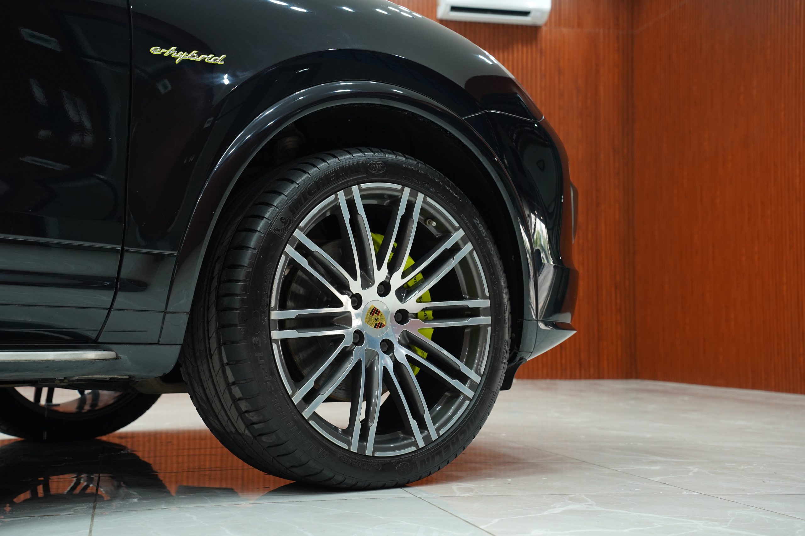 2017Porsche Cayenne S E-Hybrid (Plug-in Hybrid | 4WD) - Image 6