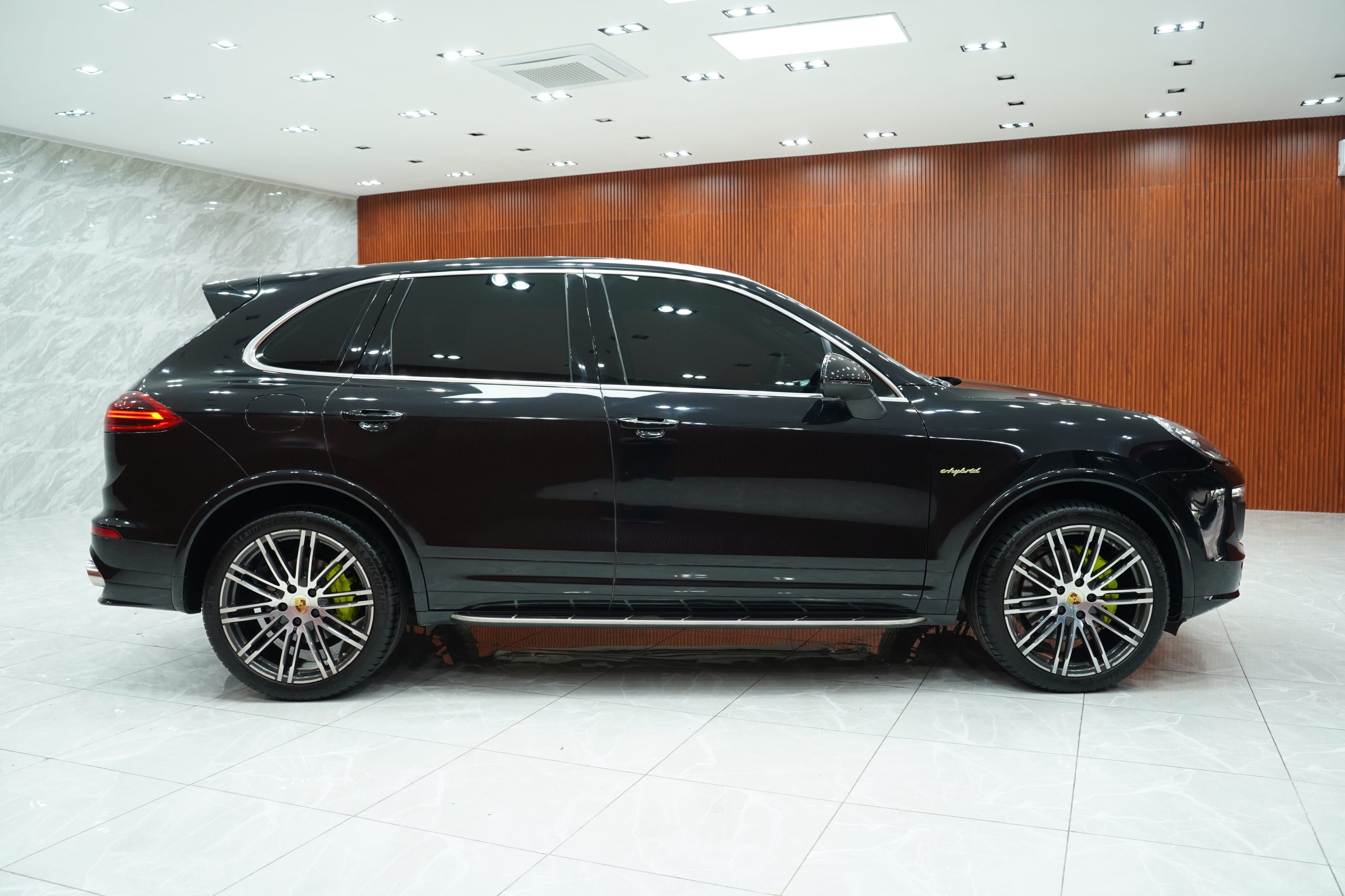 2017Porsche Cayenne S E-Hybrid (Plug-in Hybrid | 4WD) - Image 7
