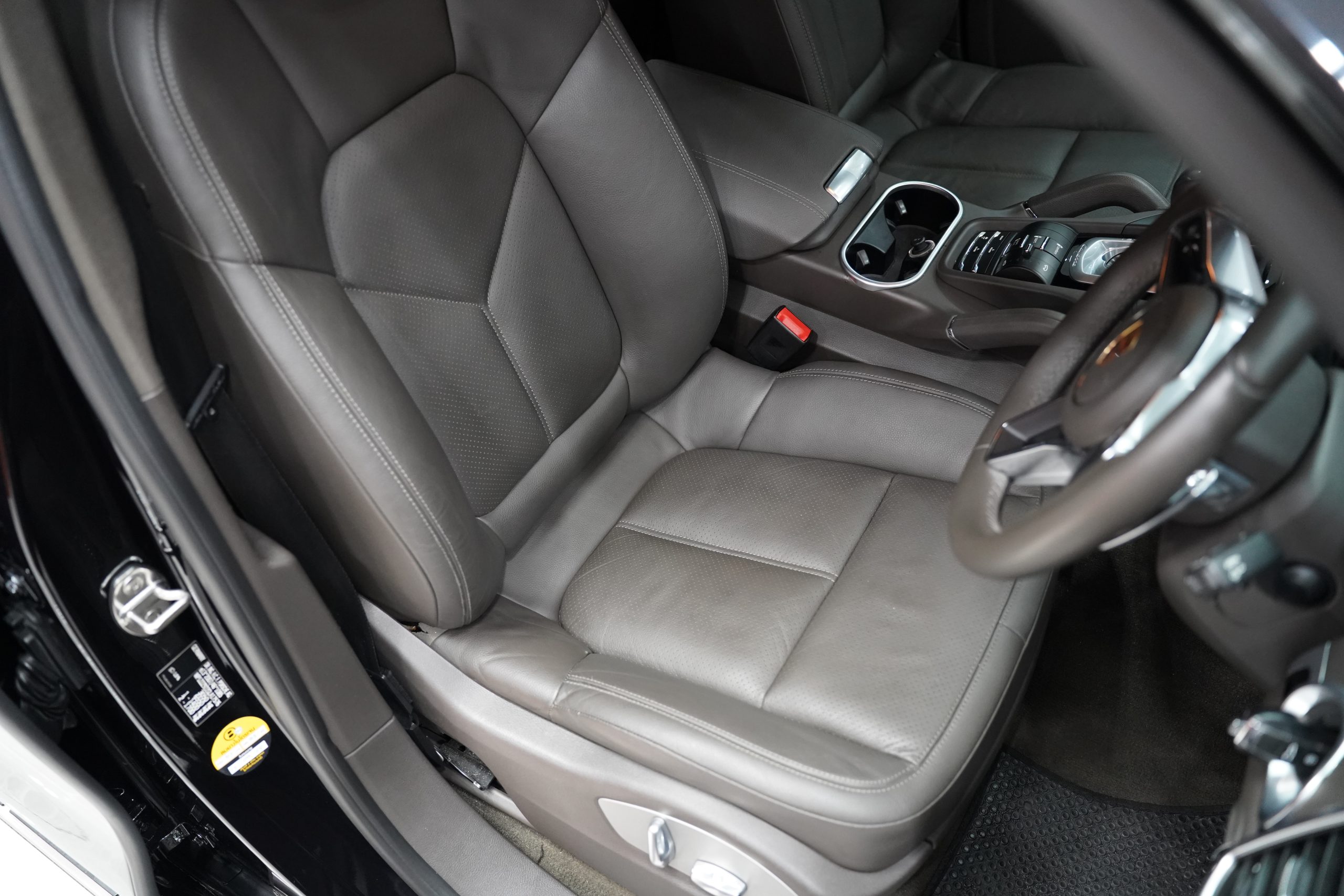 2017Porsche Cayenne S E-Hybrid (Plug-in Hybrid | 4WD) - Image 16