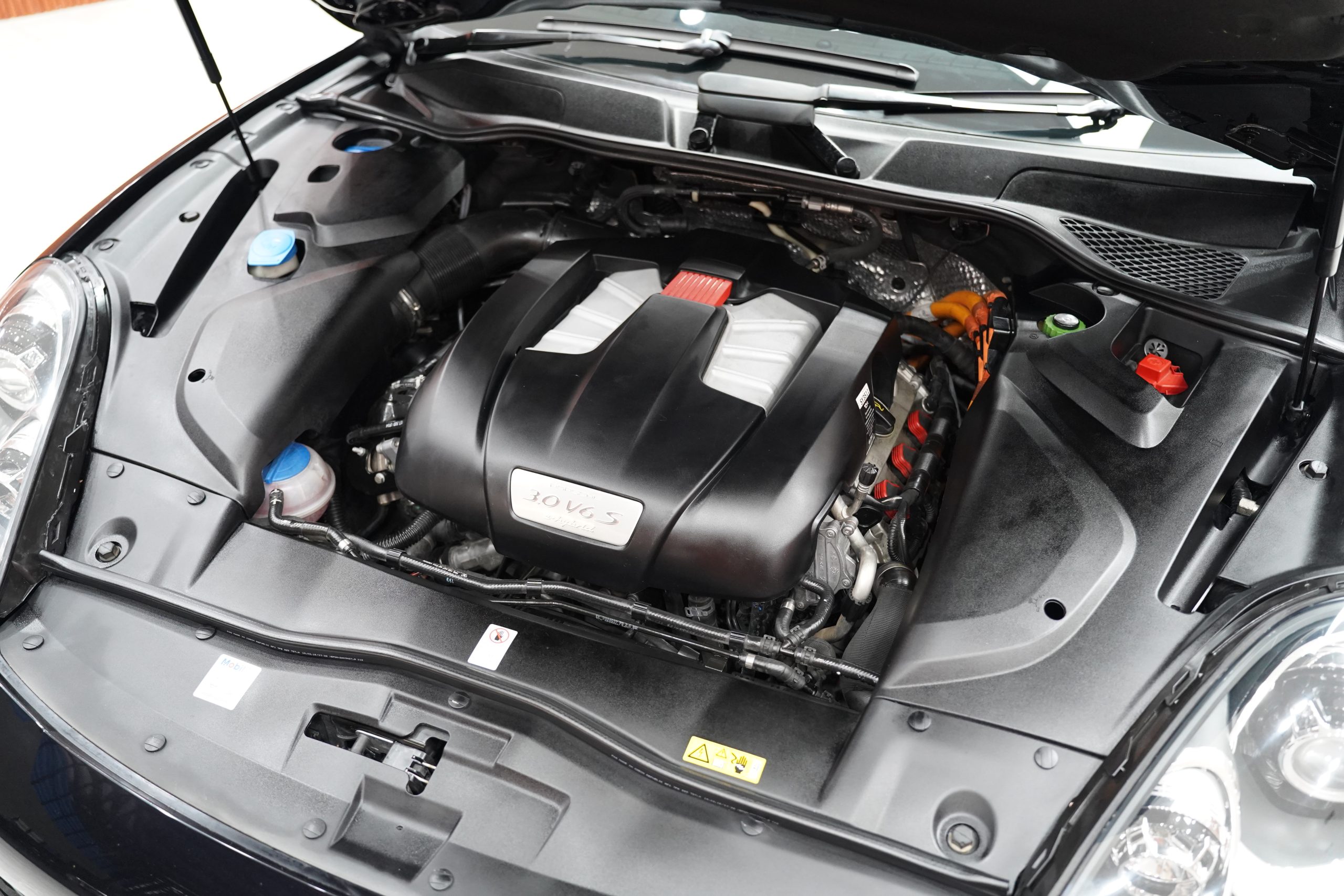 2017Porsche Cayenne S E-Hybrid (Plug-in Hybrid | 4WD) - Image 18