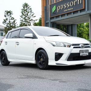 2015 Toyota YARIS 1.2 E Hatchback
