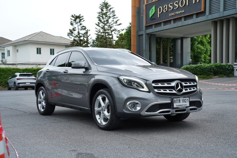 2018 Mercedes-Benz GLA200 1.6 W156 (ปี 14-20) Urban SUV