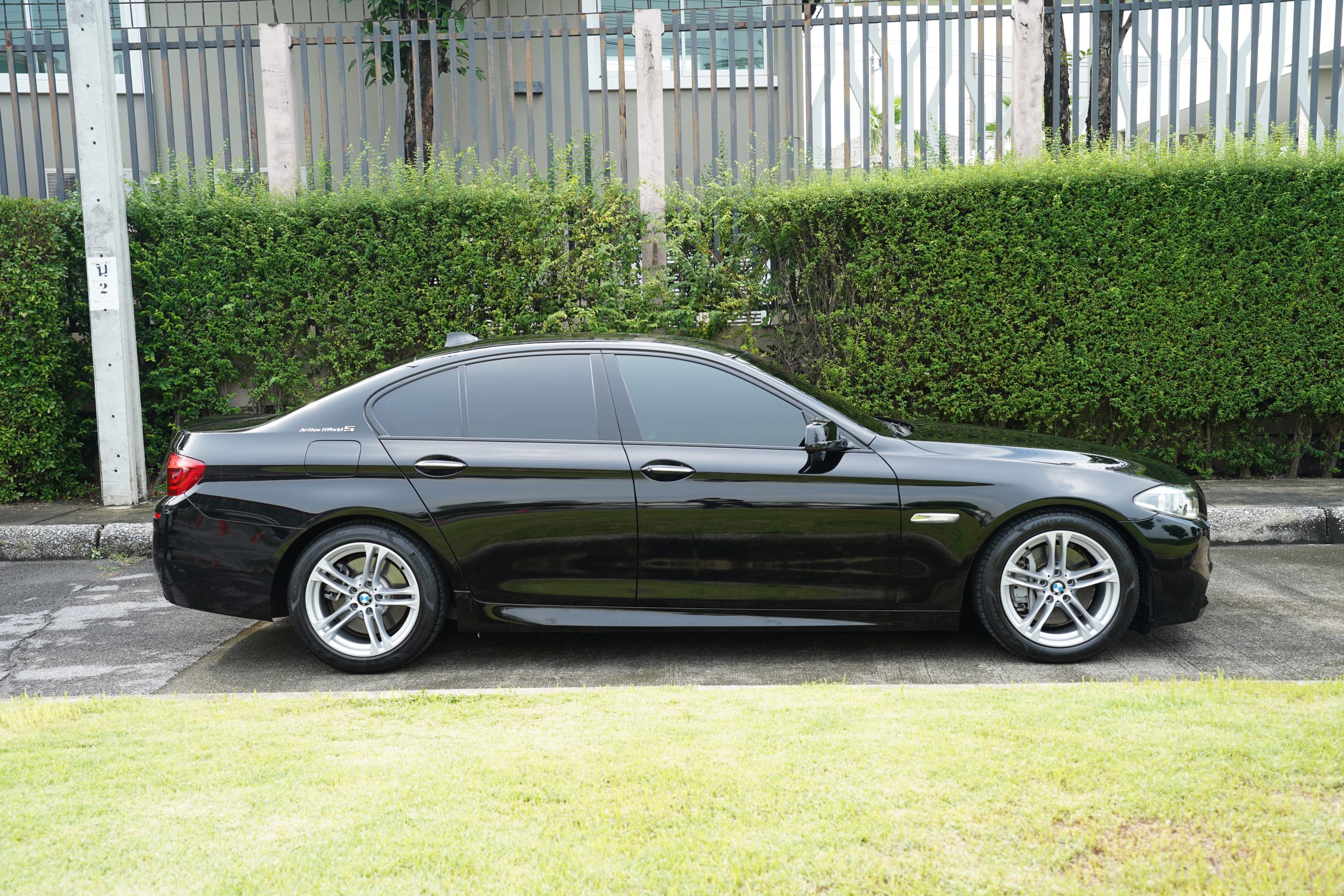 2014 BMW ActiveHybrid 5 3.0 F10 (ปี 10-16) Sedan - Image 10