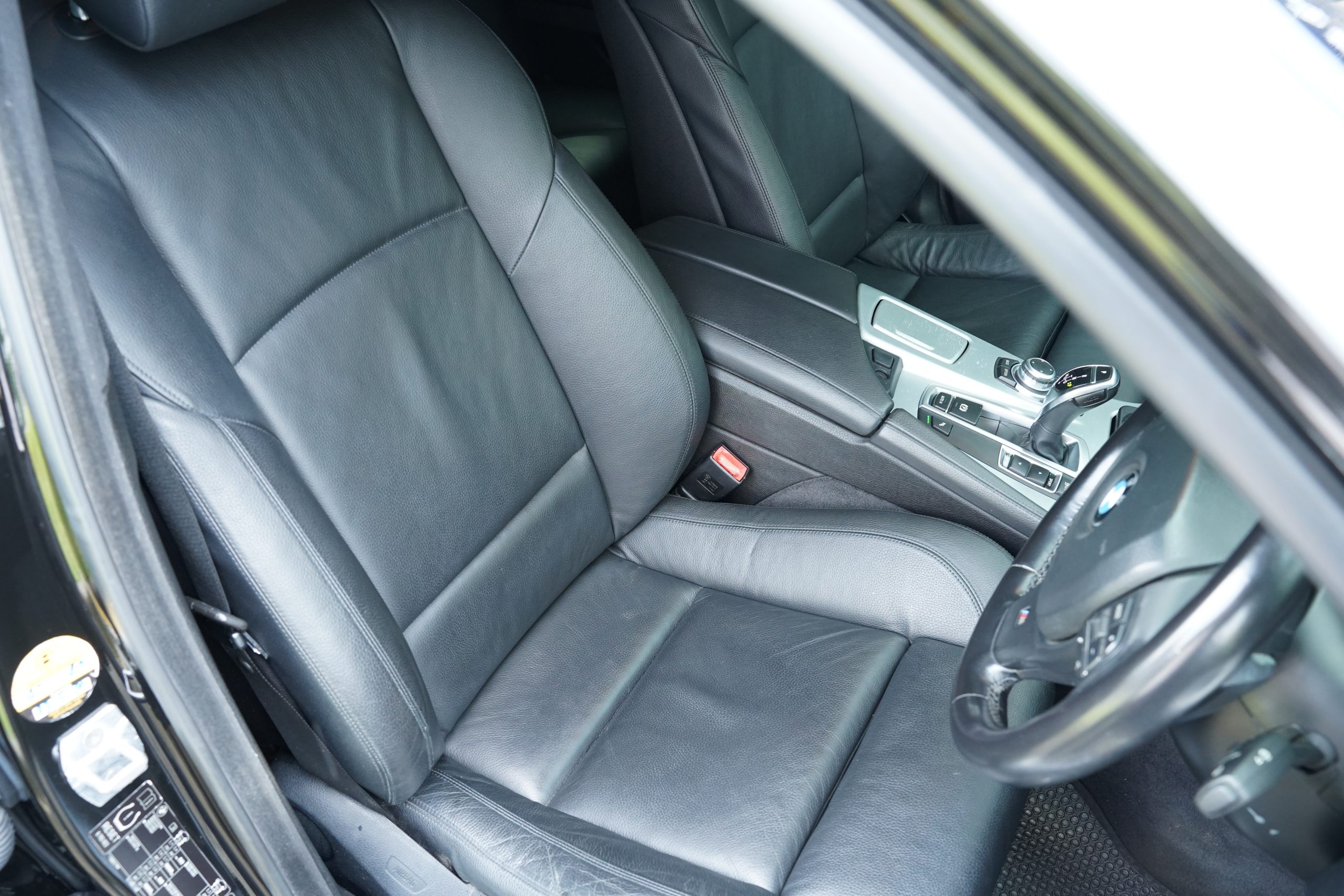 2014 BMW ActiveHybrid 5 3.0 F10 (ปี 10-16) Sedan - Image 11