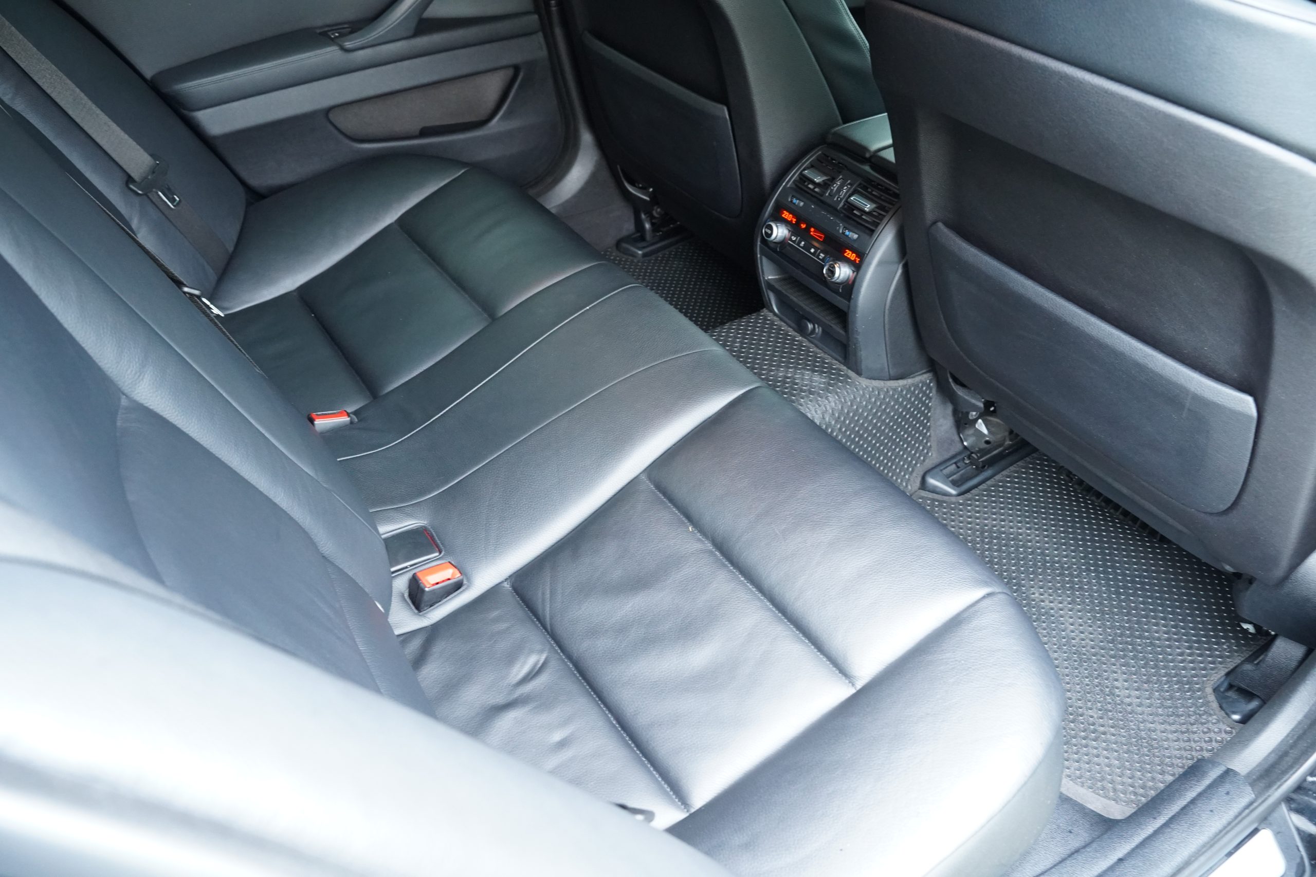 2014 BMW ActiveHybrid 5 3.0 F10 (ปี 10-16) Sedan - Image 16