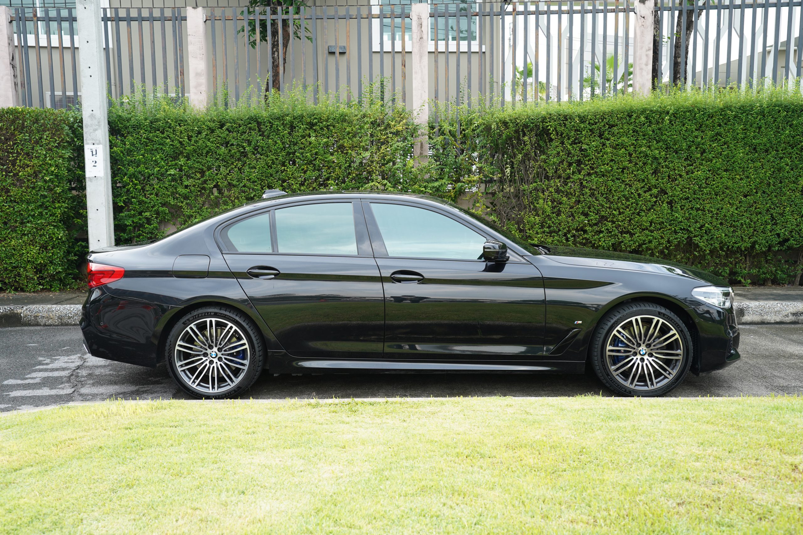 2020 BMW 530e 2.0 G30 (ปี 17-22) M Sport Sedan - Image 6