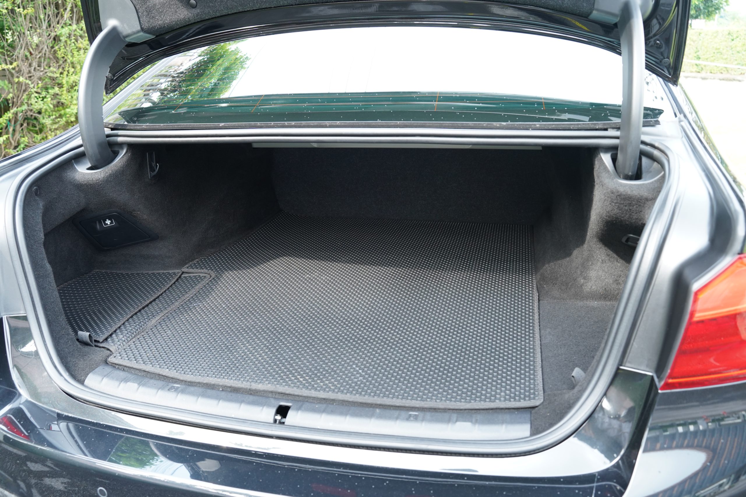 2020 BMW 530e 2.0 G30 (ปี 17-22) M Sport Sedan - Image 19