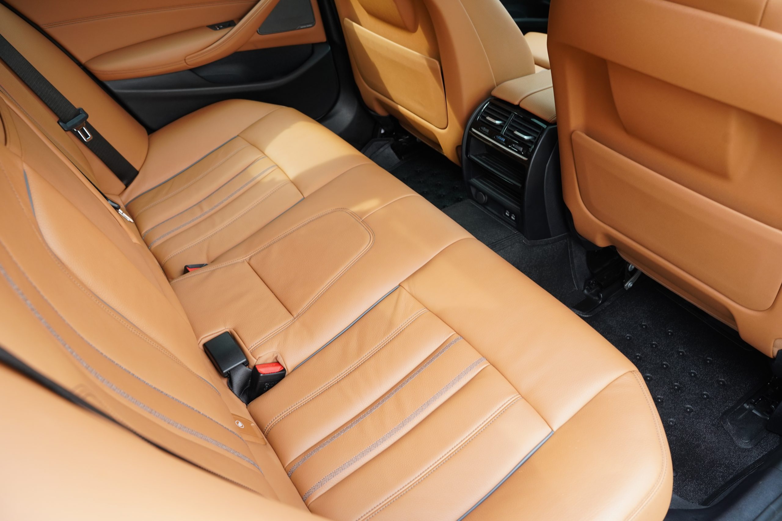 2020 BMW 530e 2.0 G30 (ปี 17-22) M Sport Sedan - Image 13