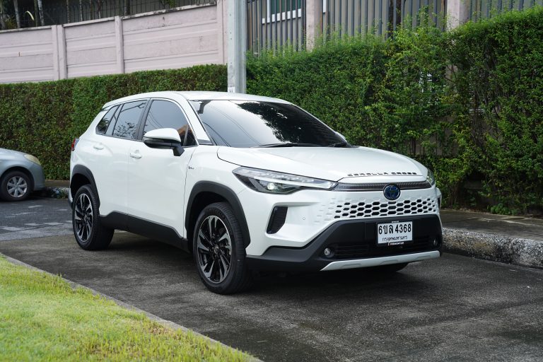 2024 Toyota Corolla Cross 1.8 (ปี 20-26) HEV Premium SUV