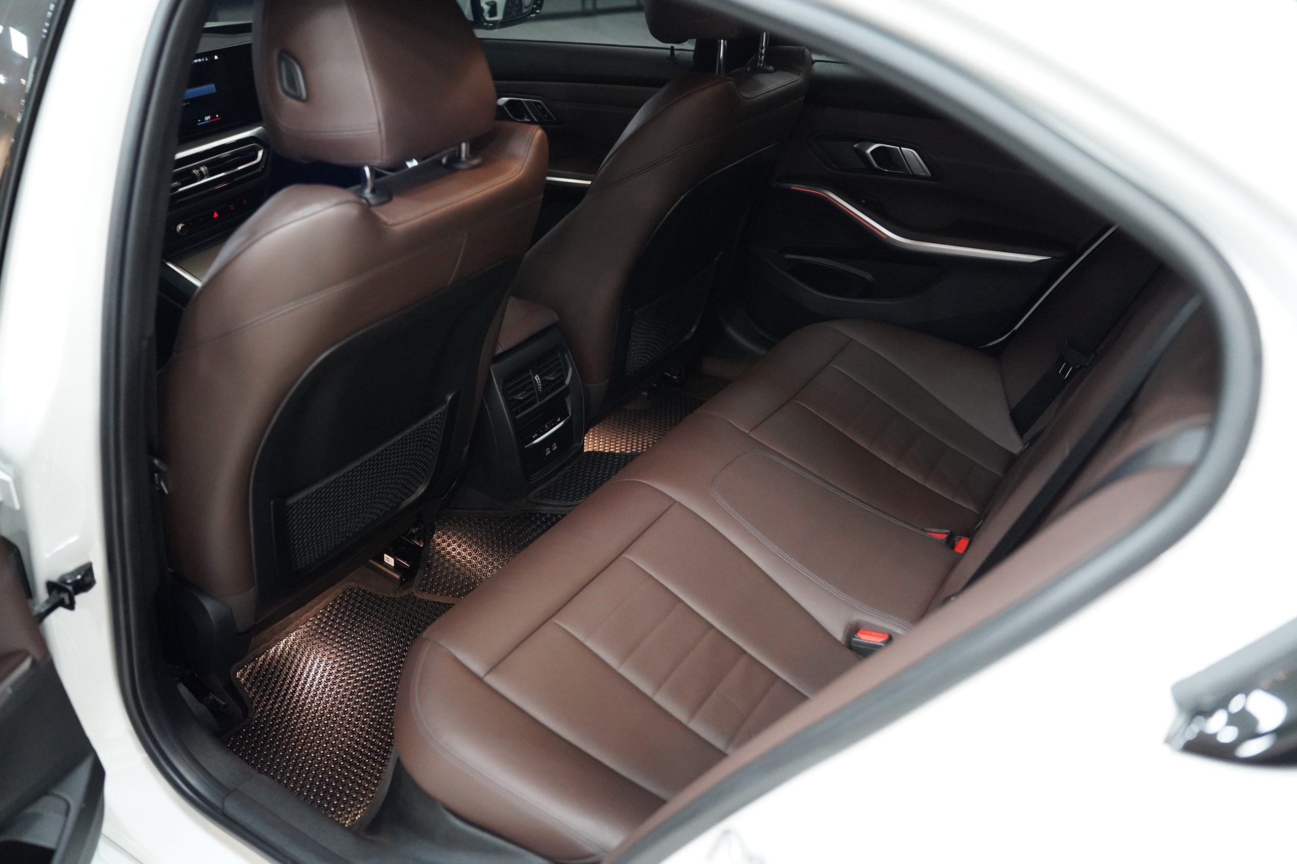 2023 BMW 320d 2.0 G20 (ปี 19-26) M Sport Sedan - Image 11
