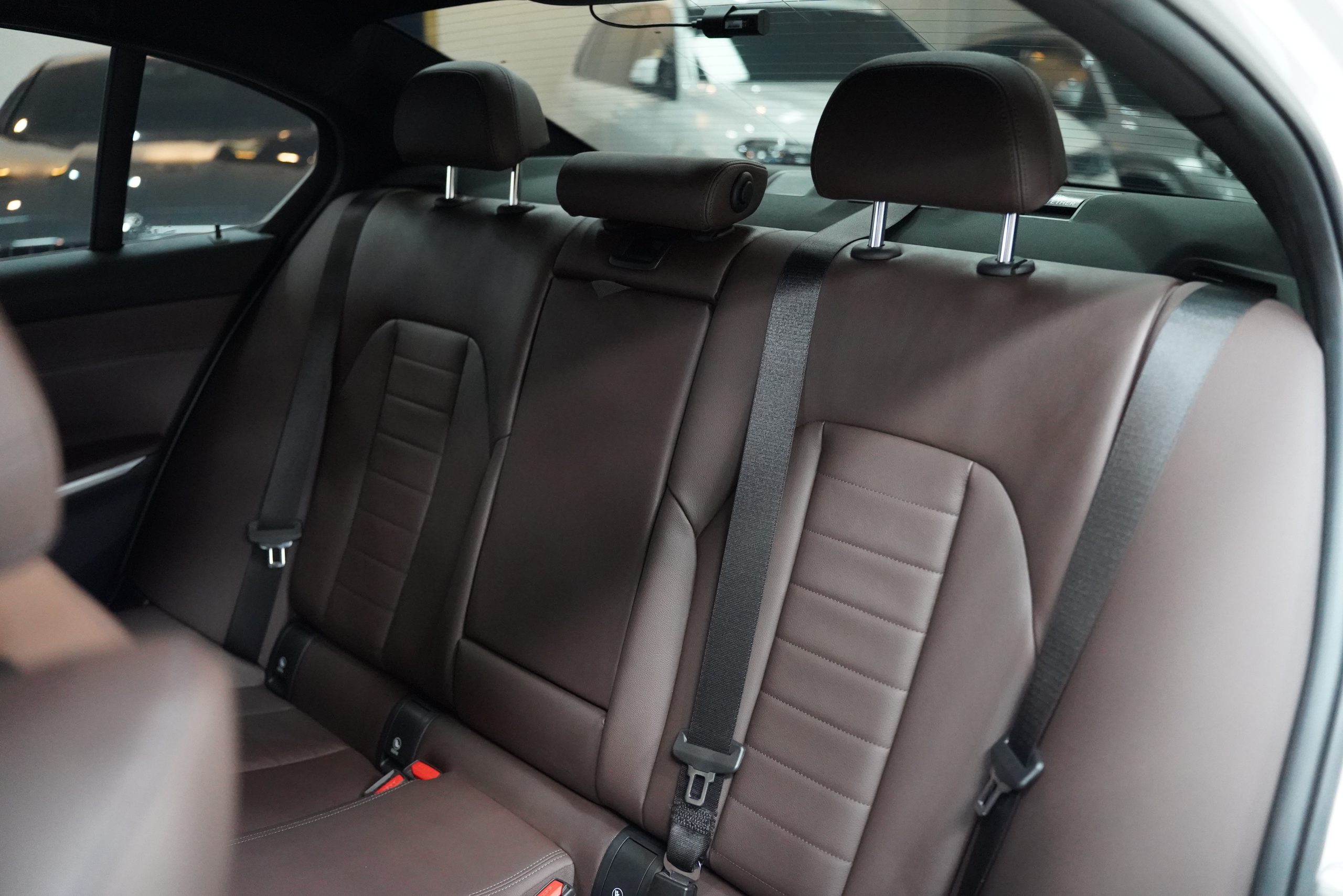 2023 BMW 320d 2.0 G20 (ปี 19-26) M Sport Sedan - Image 12