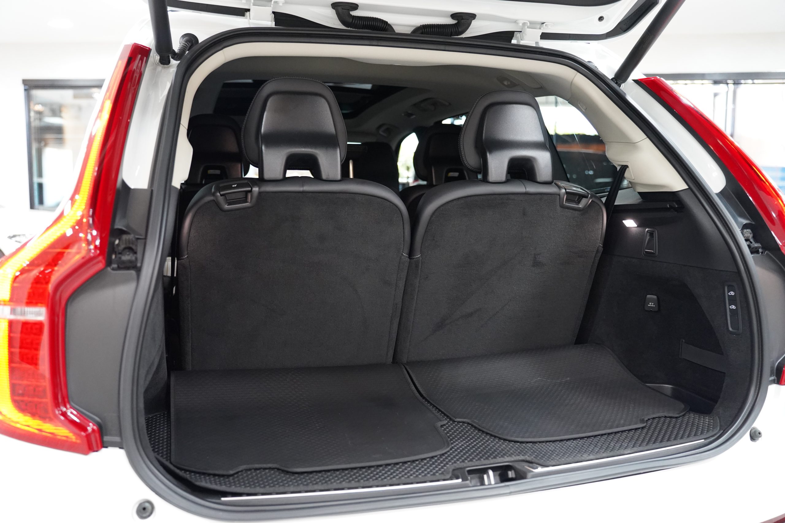 2022 Volvo XC90 2.0 (ปี 16-26) Recharge T8 Inscription AWD SUV - Image 11