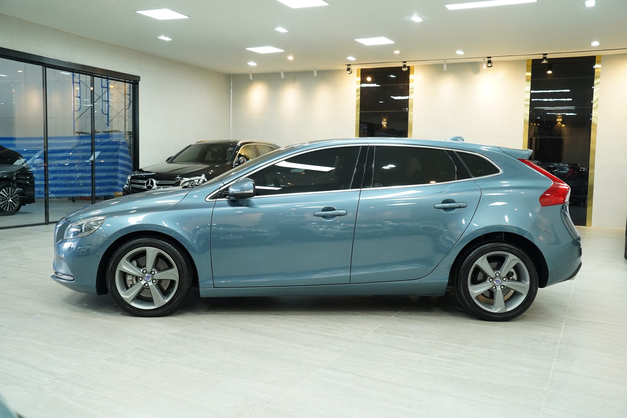 2015 Volvo V40 2.0 (ปี 13-16) T5 R-Limited Wagon - Image 5