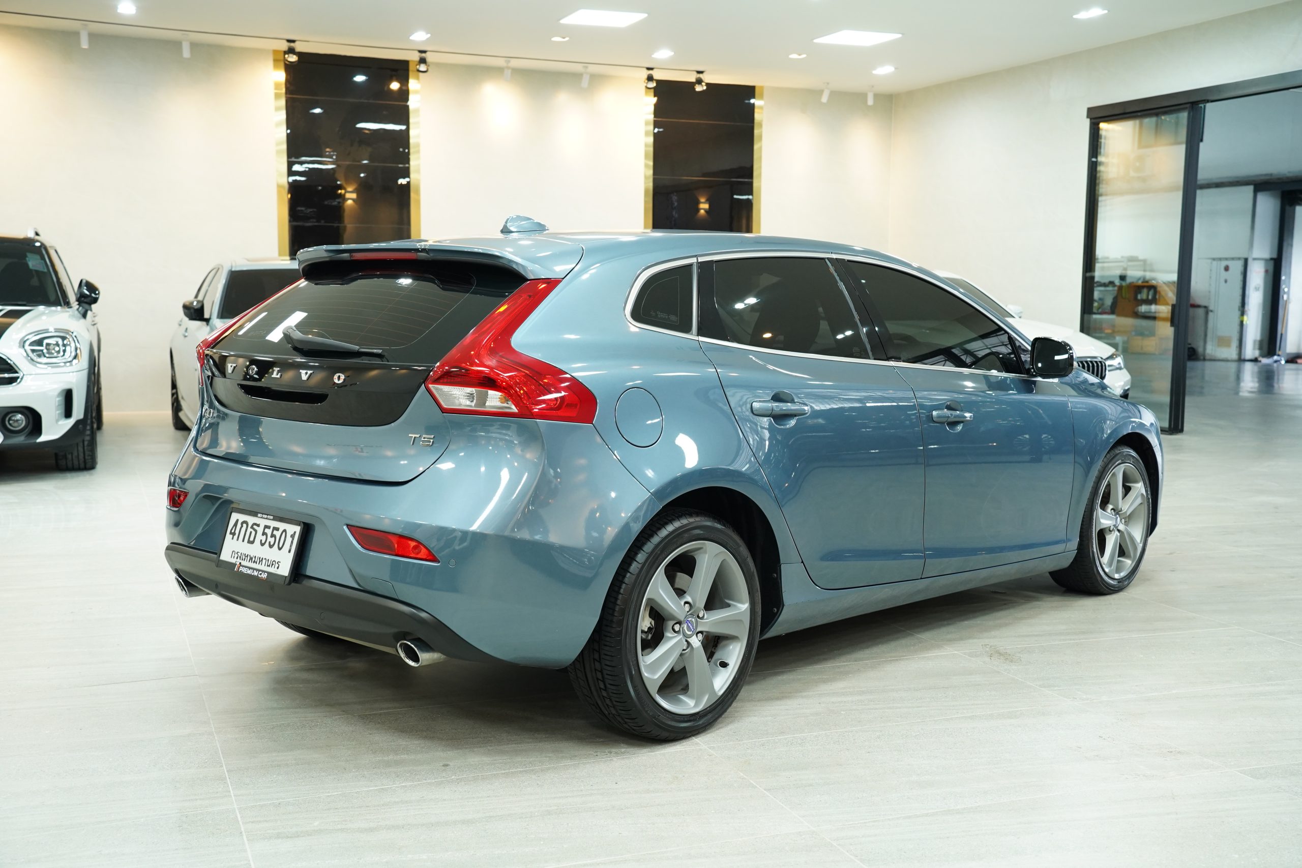 2015 Volvo V40 2.0 (ปี 13-16) T5 R-Limited Wagon - Image 8