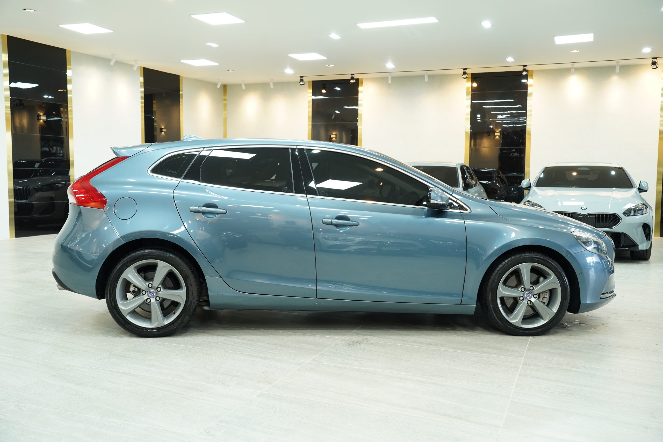 2015 Volvo V40 2.0 (ปี 13-16) T5 R-Limited Wagon - Image 9