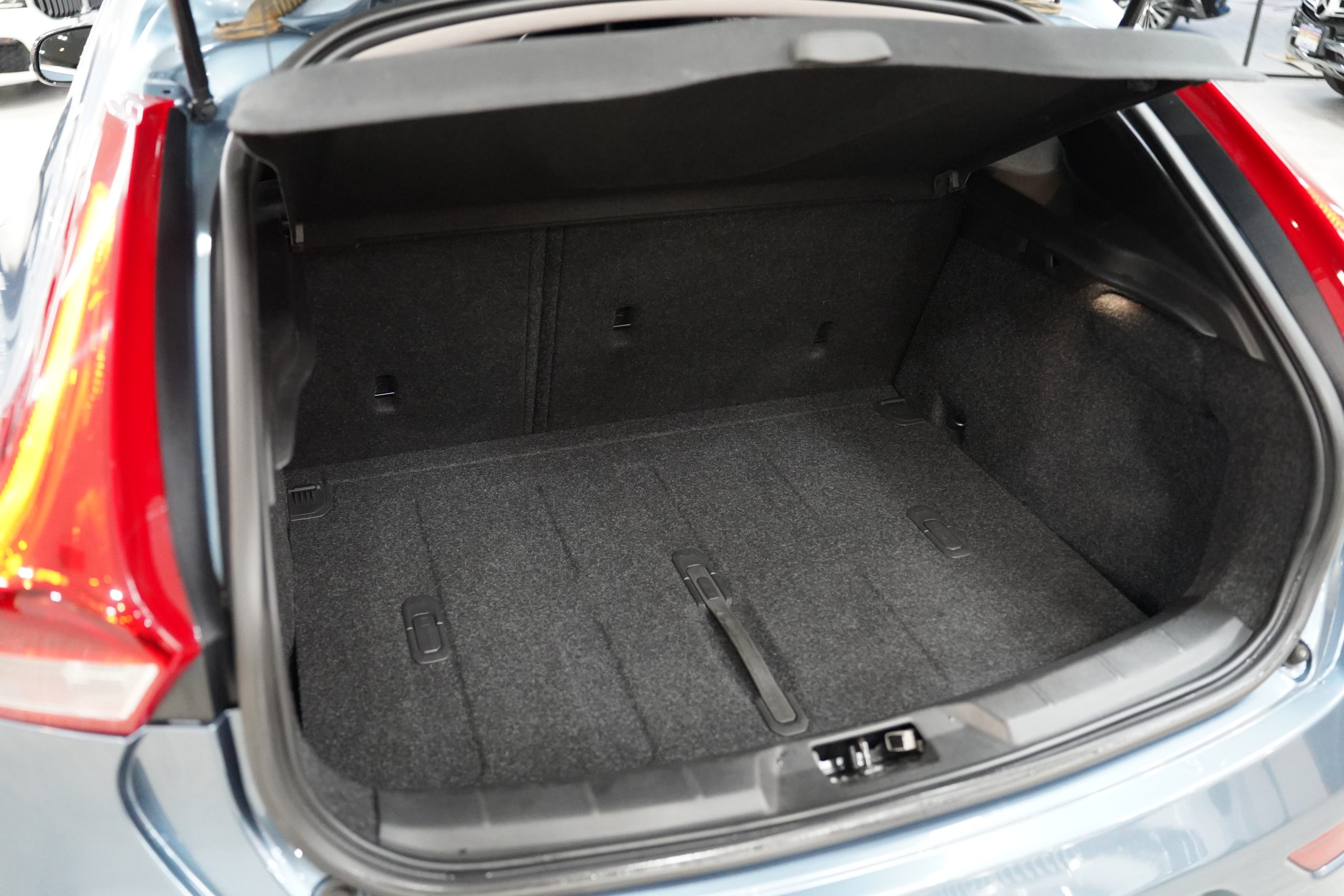 2015 Volvo V40 2.0 (ปี 13-16) T5 R-Limited Wagon - Image 11
