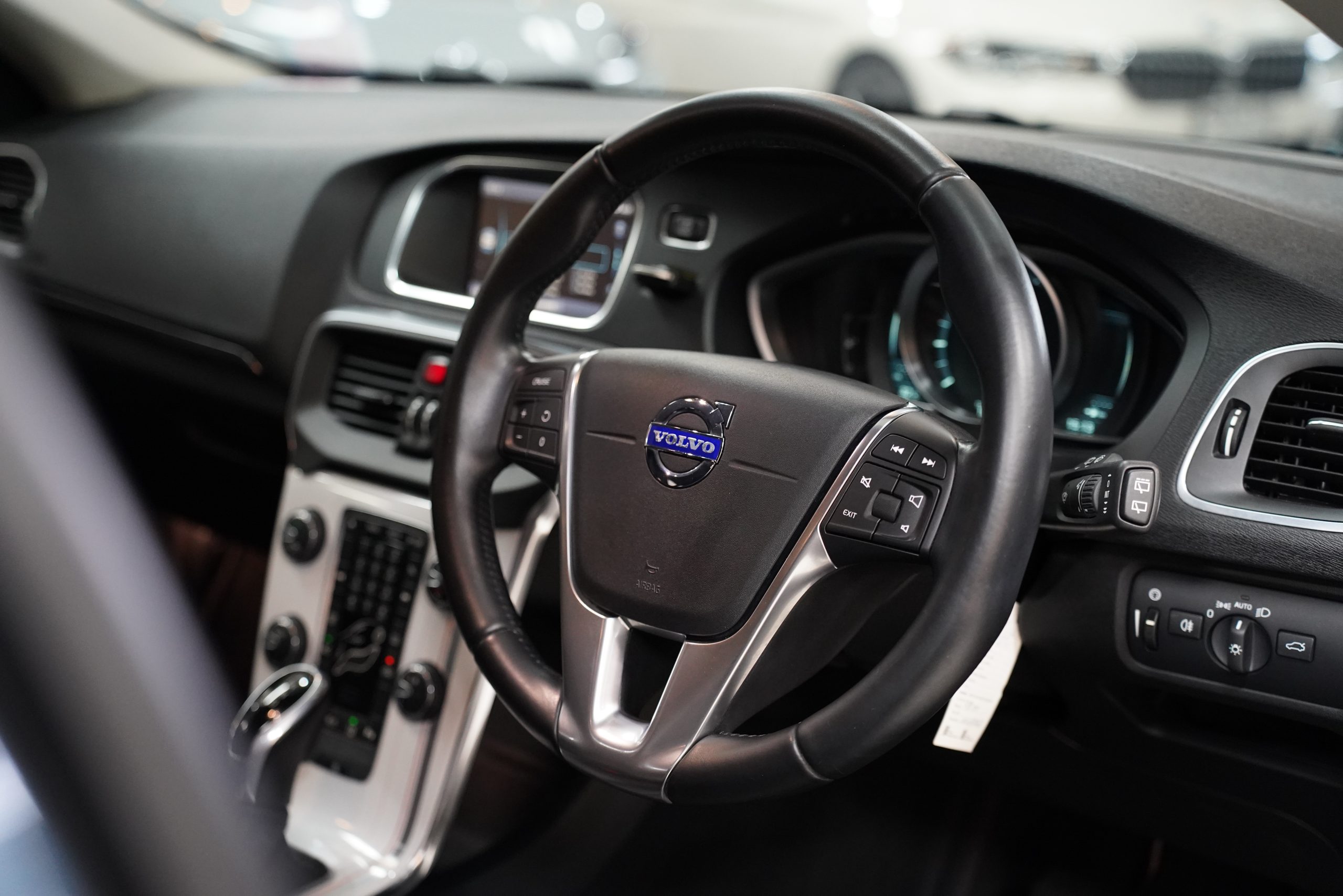 2015 Volvo V40 2.0 (ปี 13-16) T5 R-Limited Wagon - Image 16