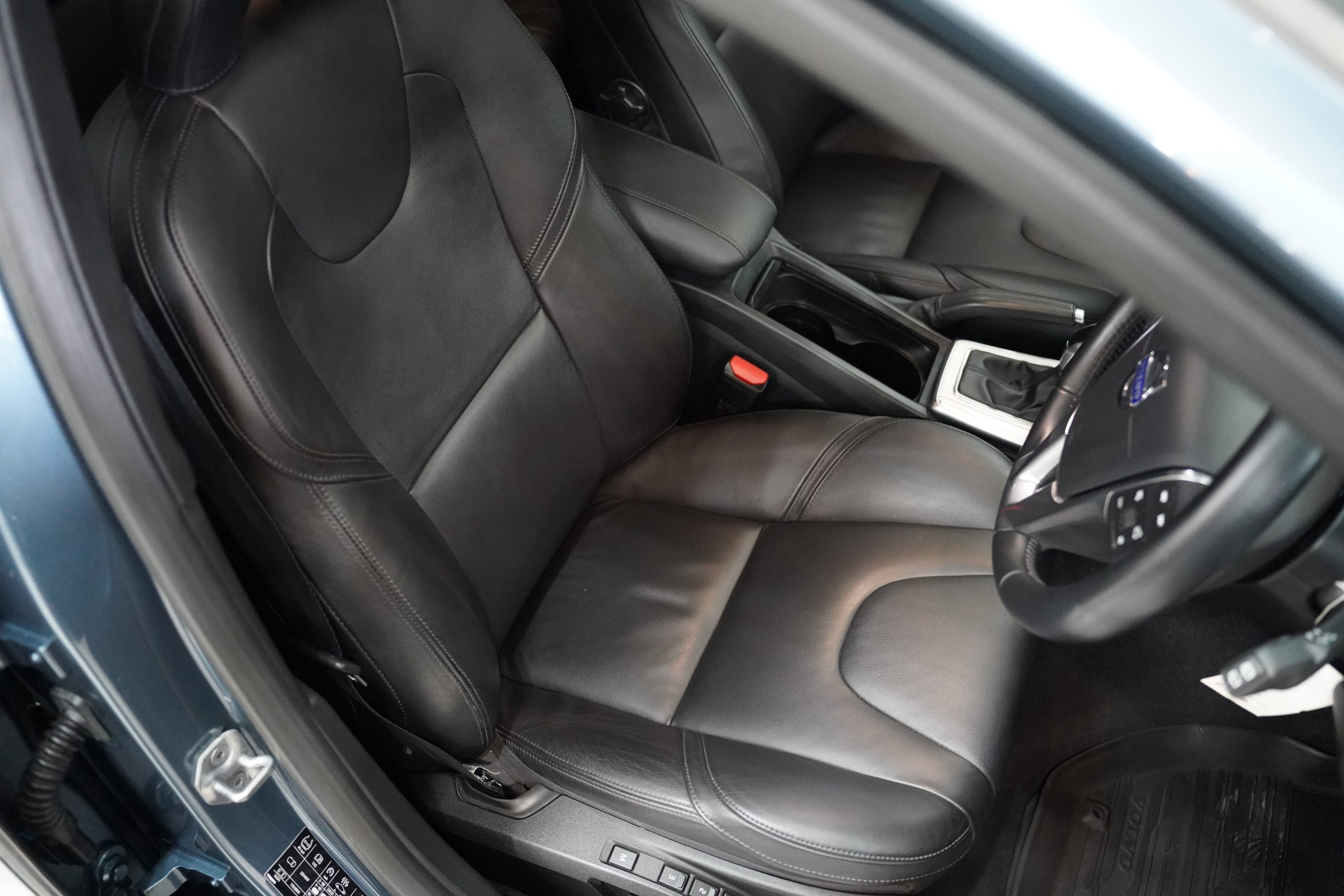 2015 Volvo V40 2.0 (ปี 13-16) T5 R-Limited Wagon - Image 17