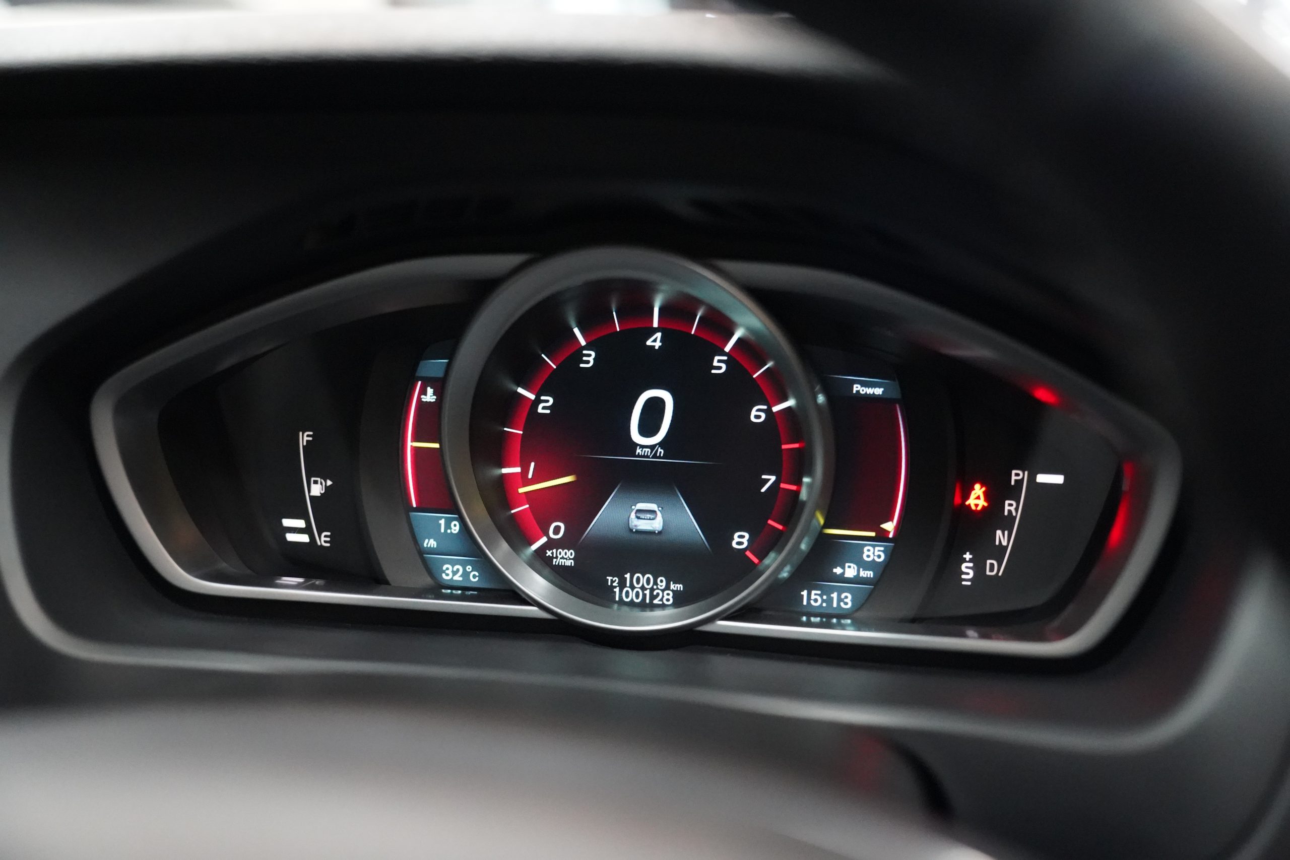 2015 Volvo V40 2.0 (ปี 13-16) T5 R-Limited Wagon - Image 18