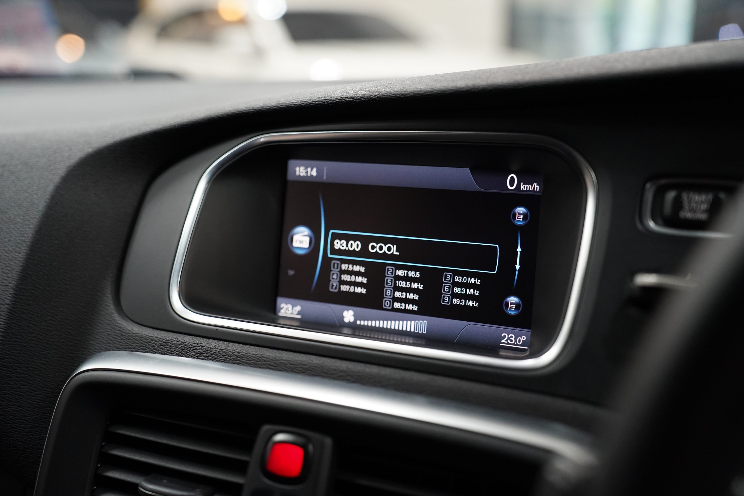 2015 Volvo V40 2.0 (ปี 13-16) T5 R-Limited Wagon - Image 19