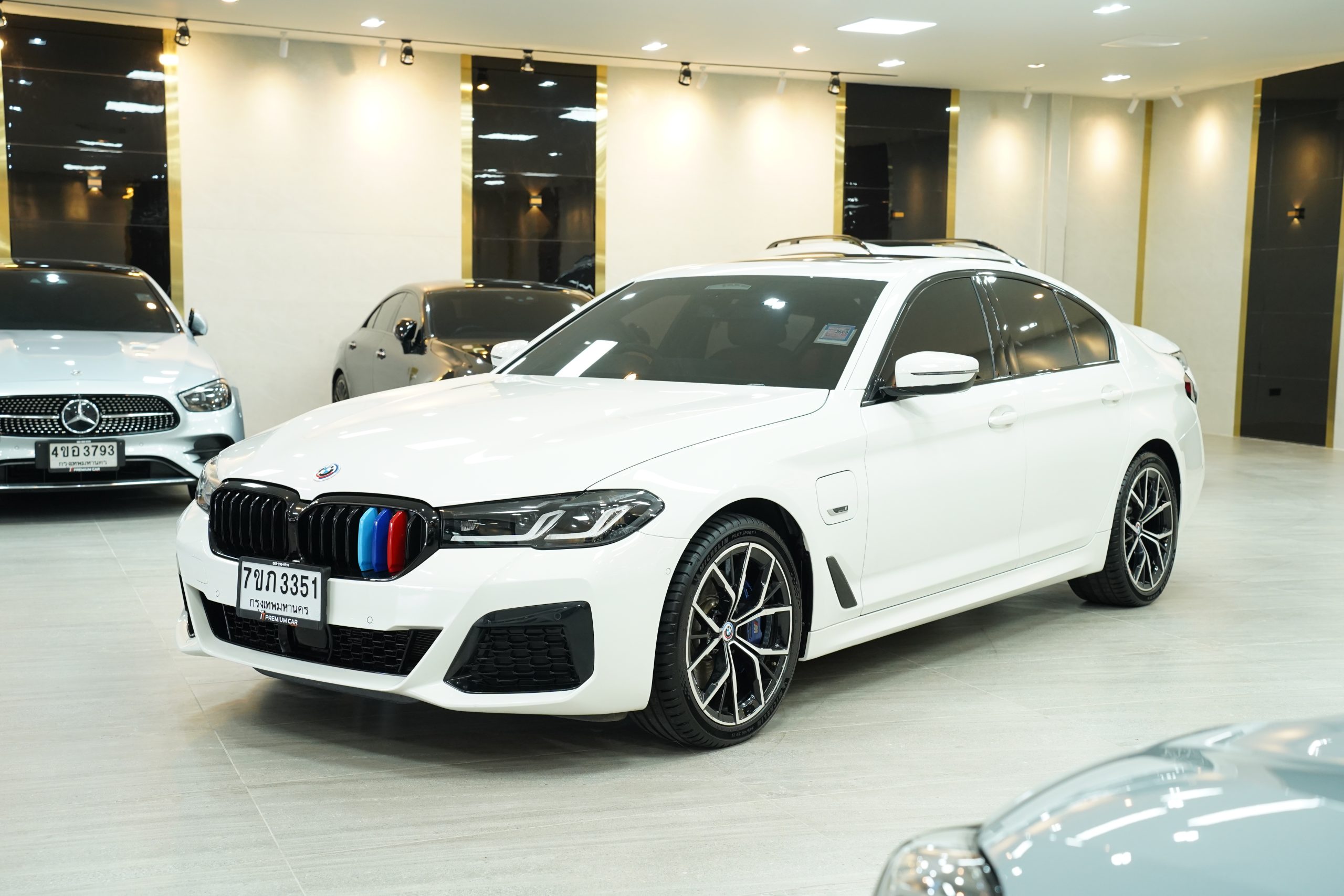 2023 BMW 530e 2.0 G30 (ปี 17-22) M Sport Sedan - Image 4