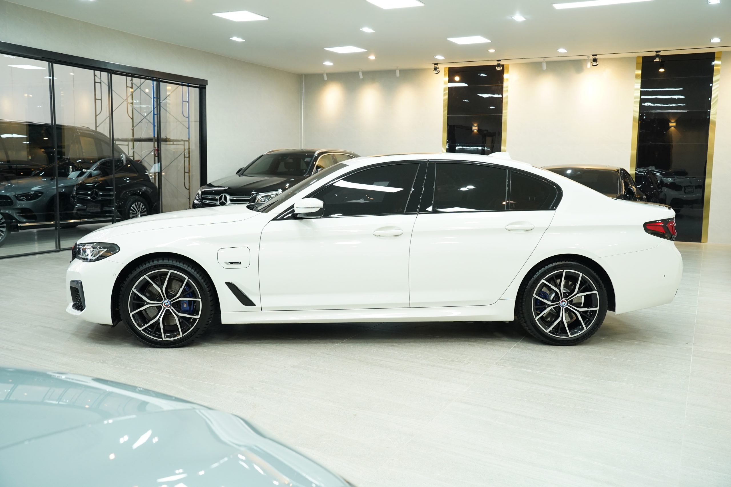 2023 BMW 530e 2.0 G30 (ปี 17-22) M Sport Sedan - Image 5