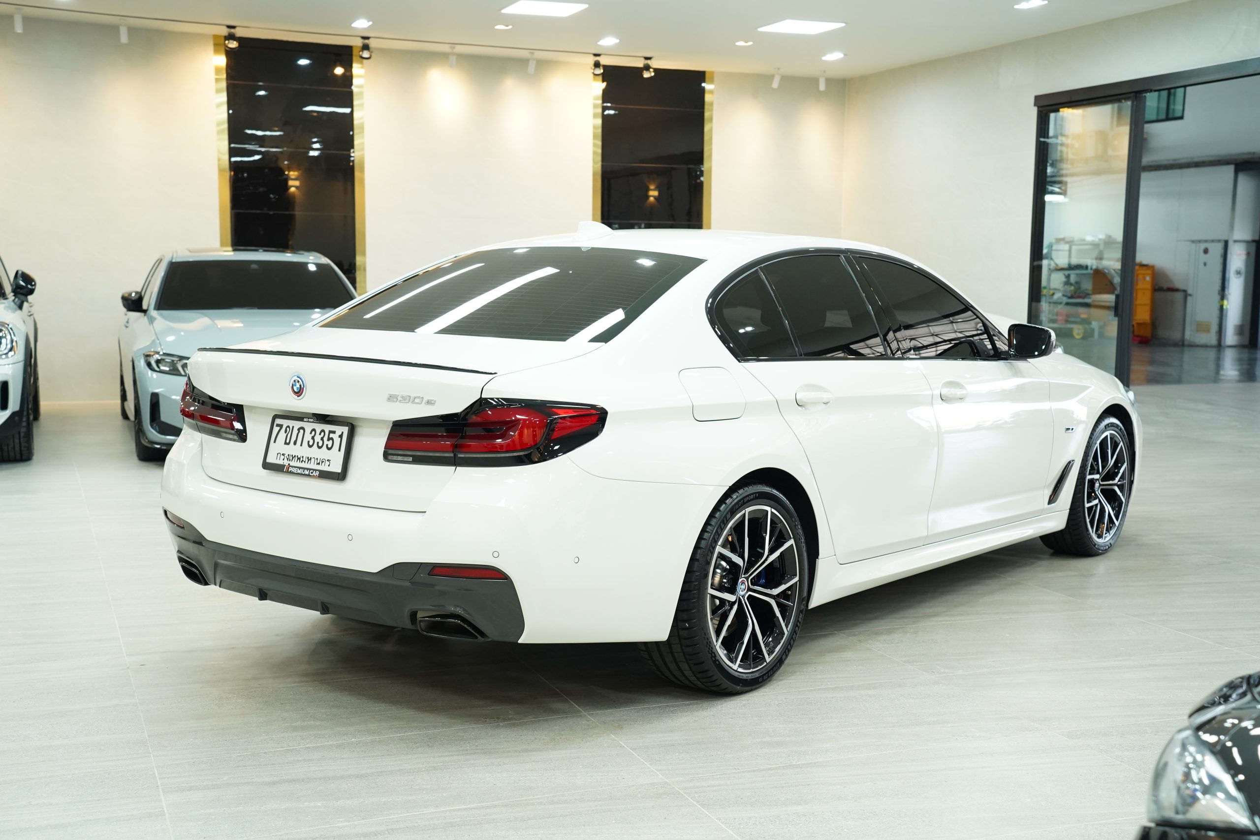 2023 BMW 530e 2.0 G30 (ปี 17-22) M Sport Sedan - Image 8