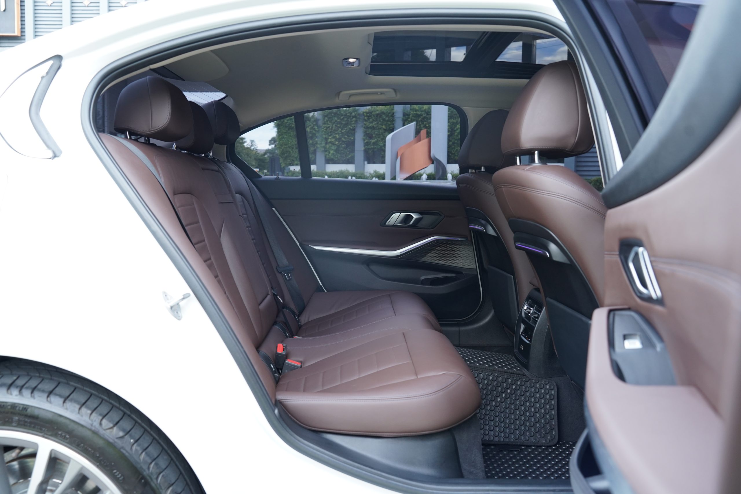 2022 BMW 320Li 2.0 G28 (ปี 21-26) Luxury Sedan - Image 16