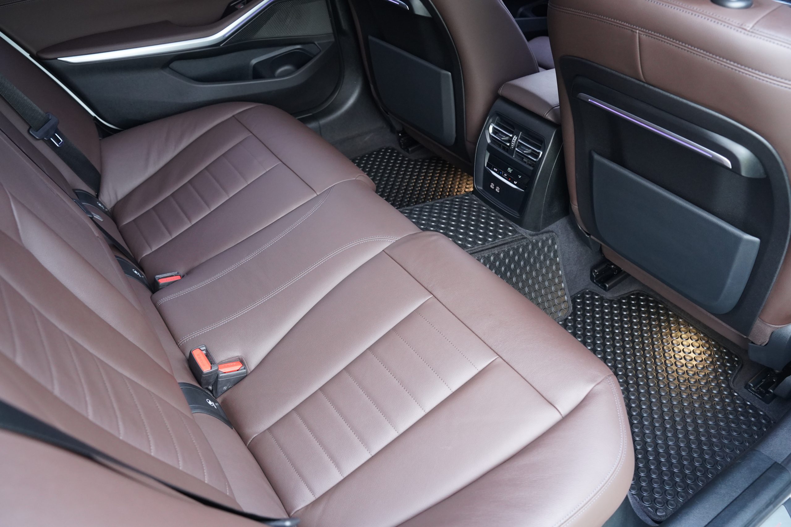 2022 BMW 320Li 2.0 G28 (ปี 21-26) Luxury Sedan - Image 17