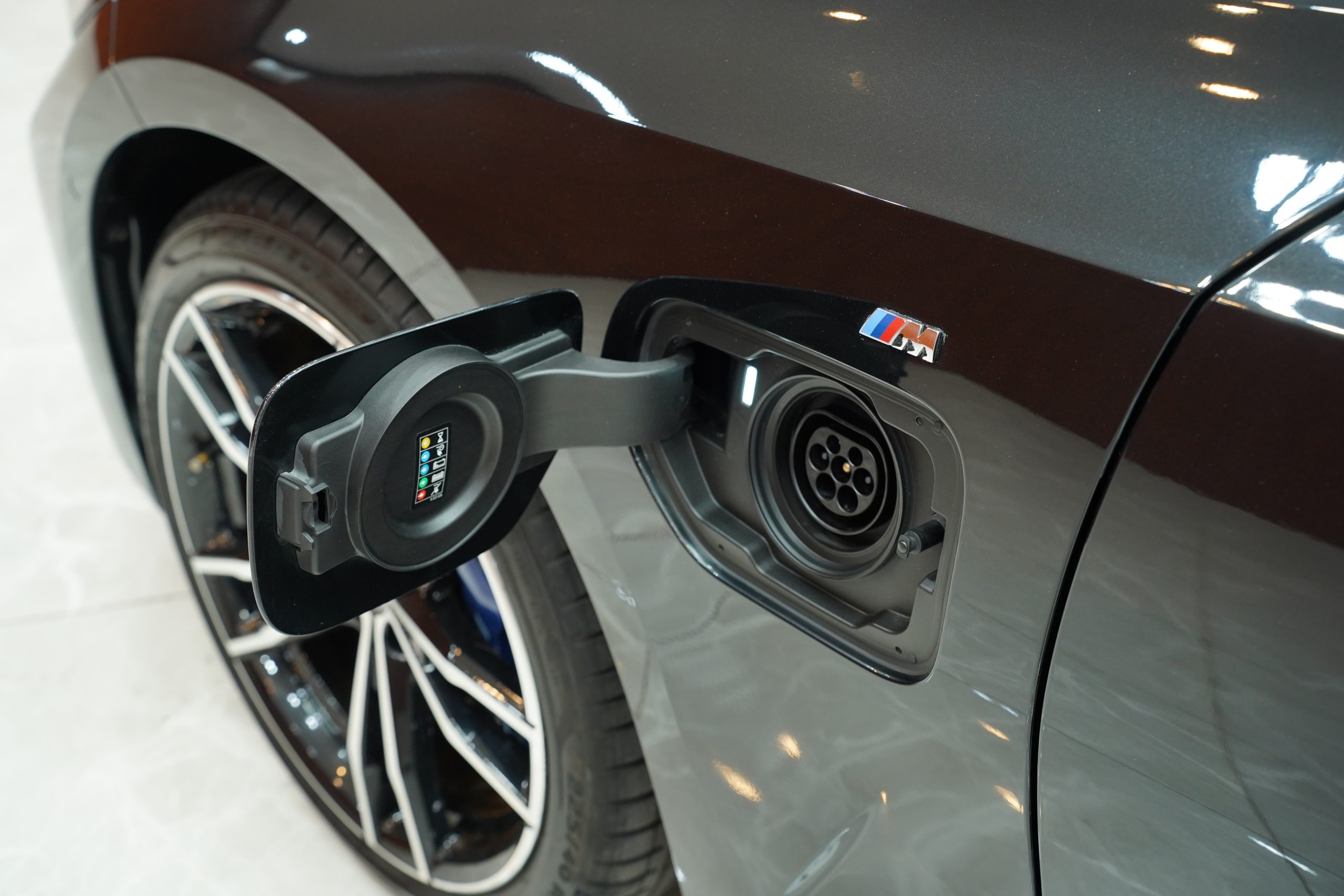 2020 BMW 330e 2.0 G20 (ปี 19-26) M Sport Sedan - Image 9